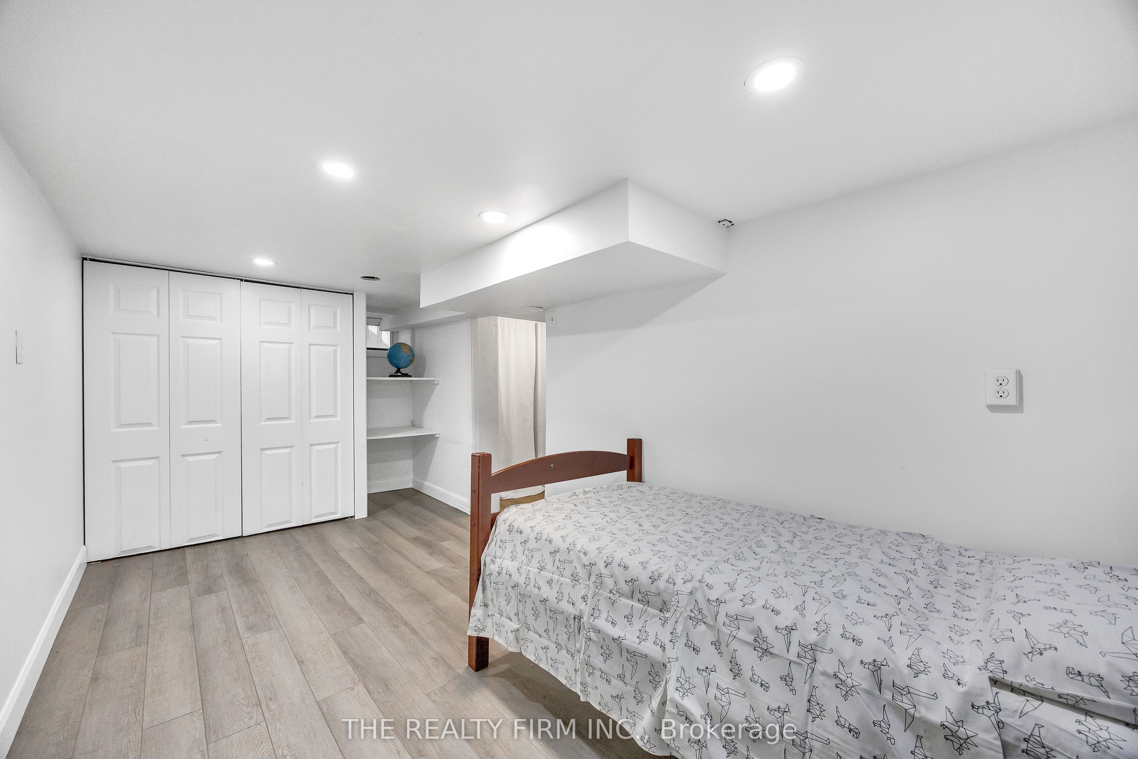 119 Emery Street W Property Photo 32