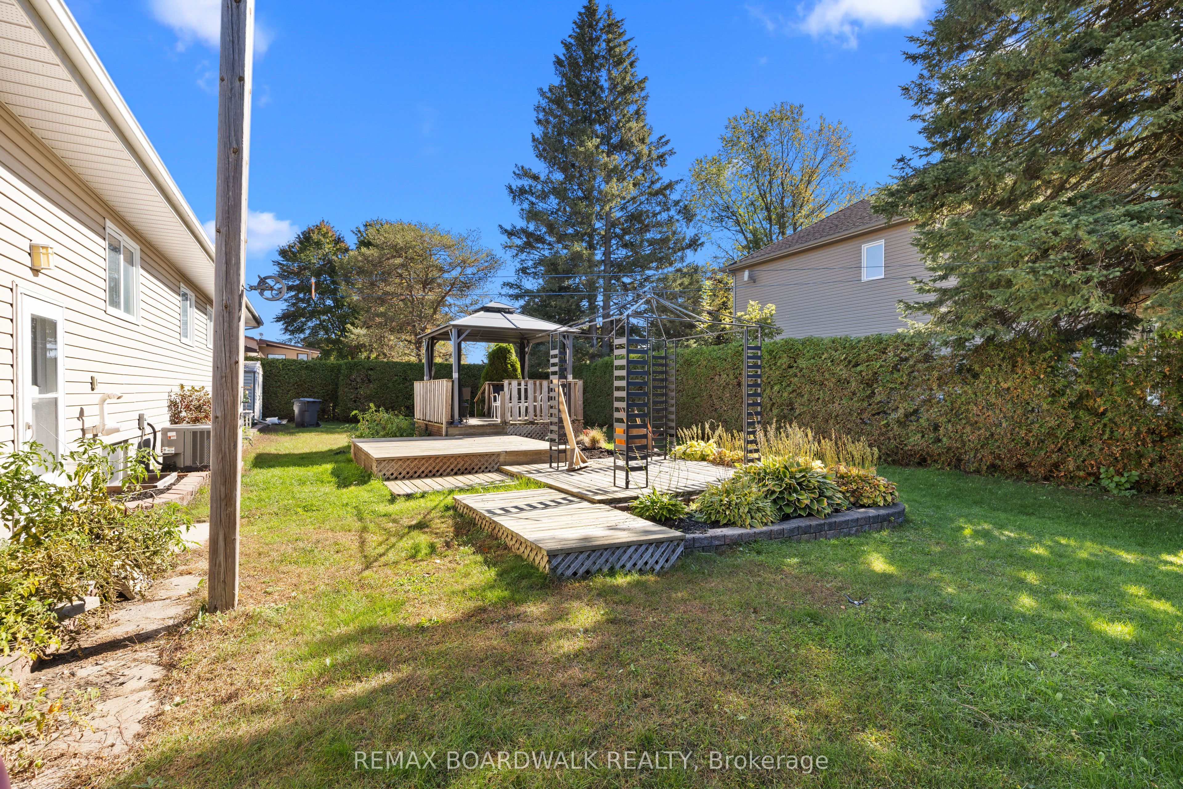 2187 Des Pins Street Property Photo 34
