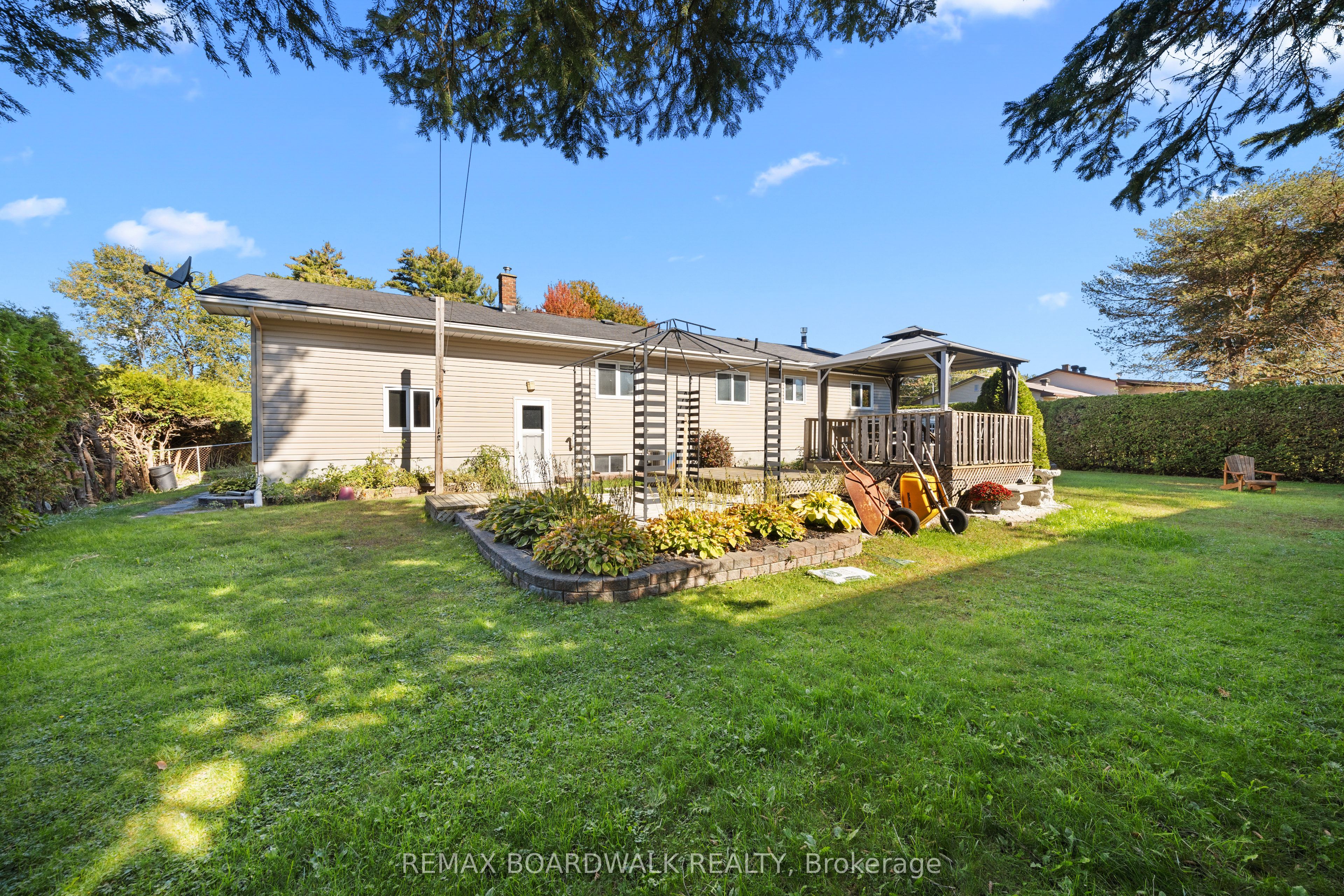 2187 Des Pins Street Property Photo 36