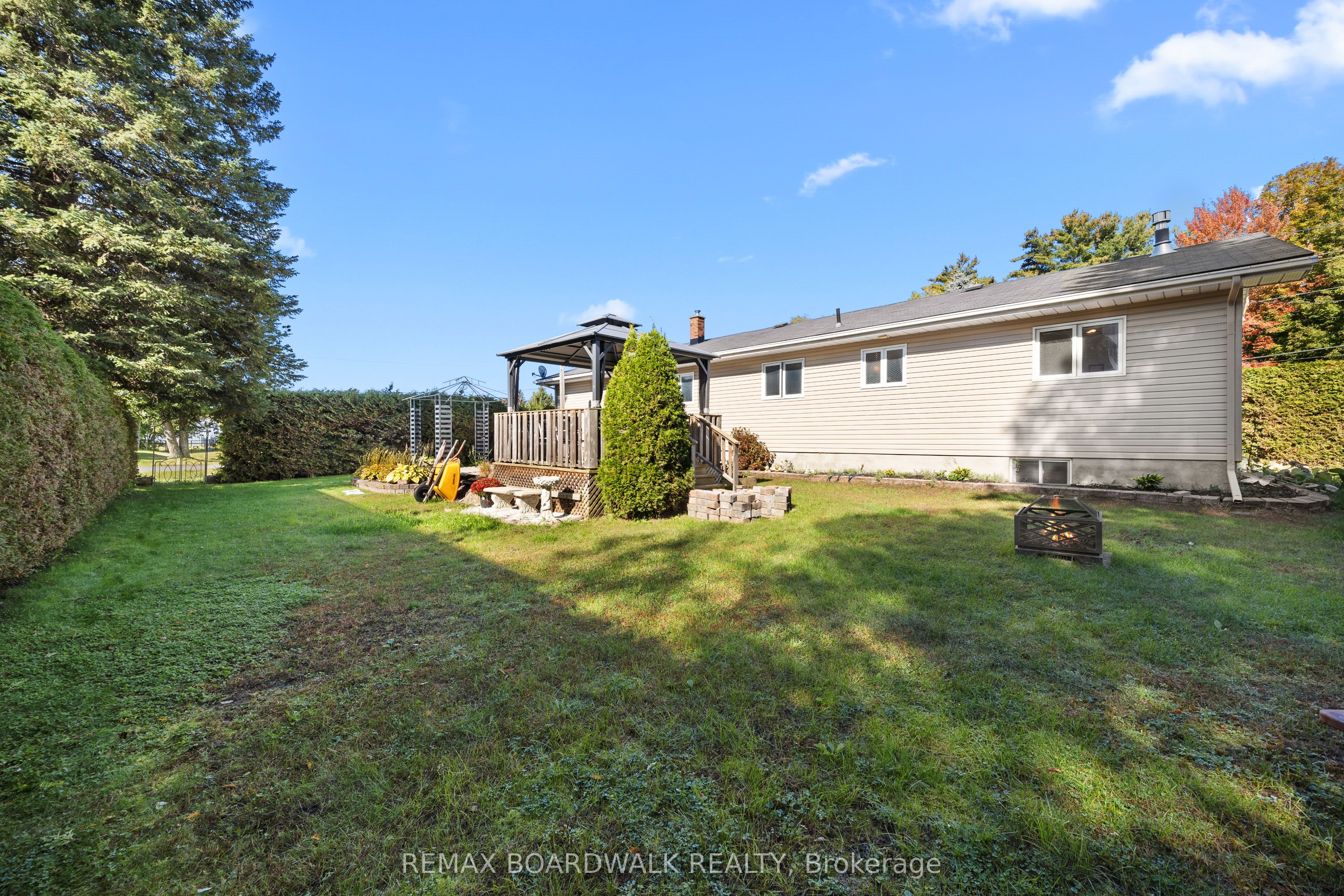 2187 Des Pins Street Property Photo 37