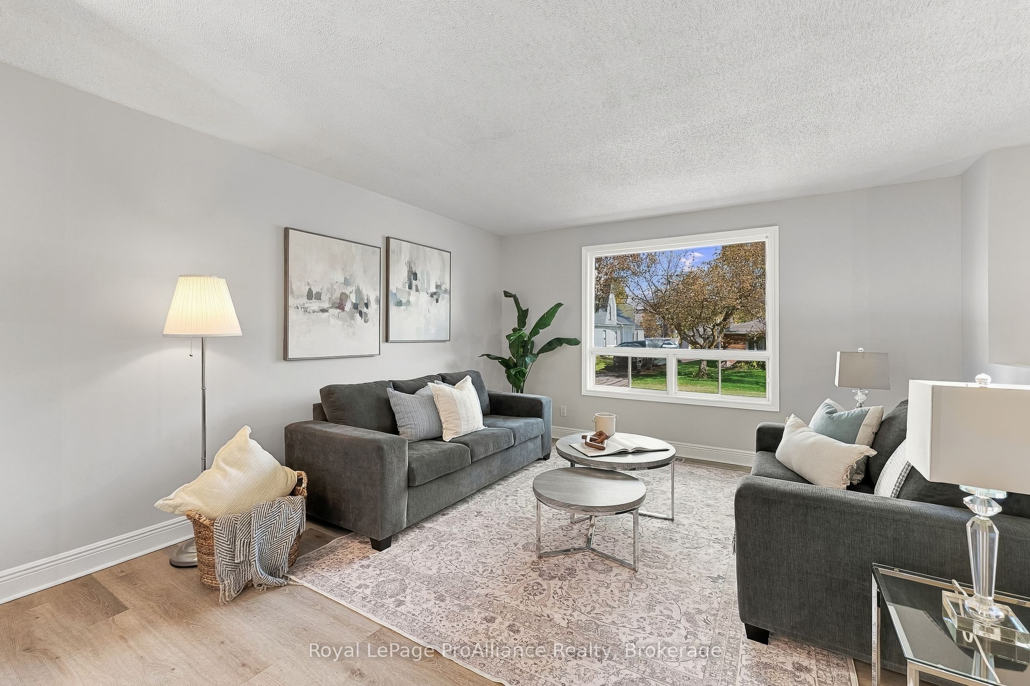 40 Division Street N Property Photo 6