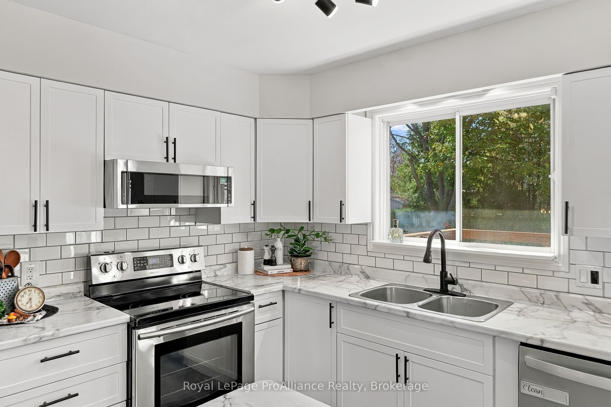40 Division Street N Property Photo 12