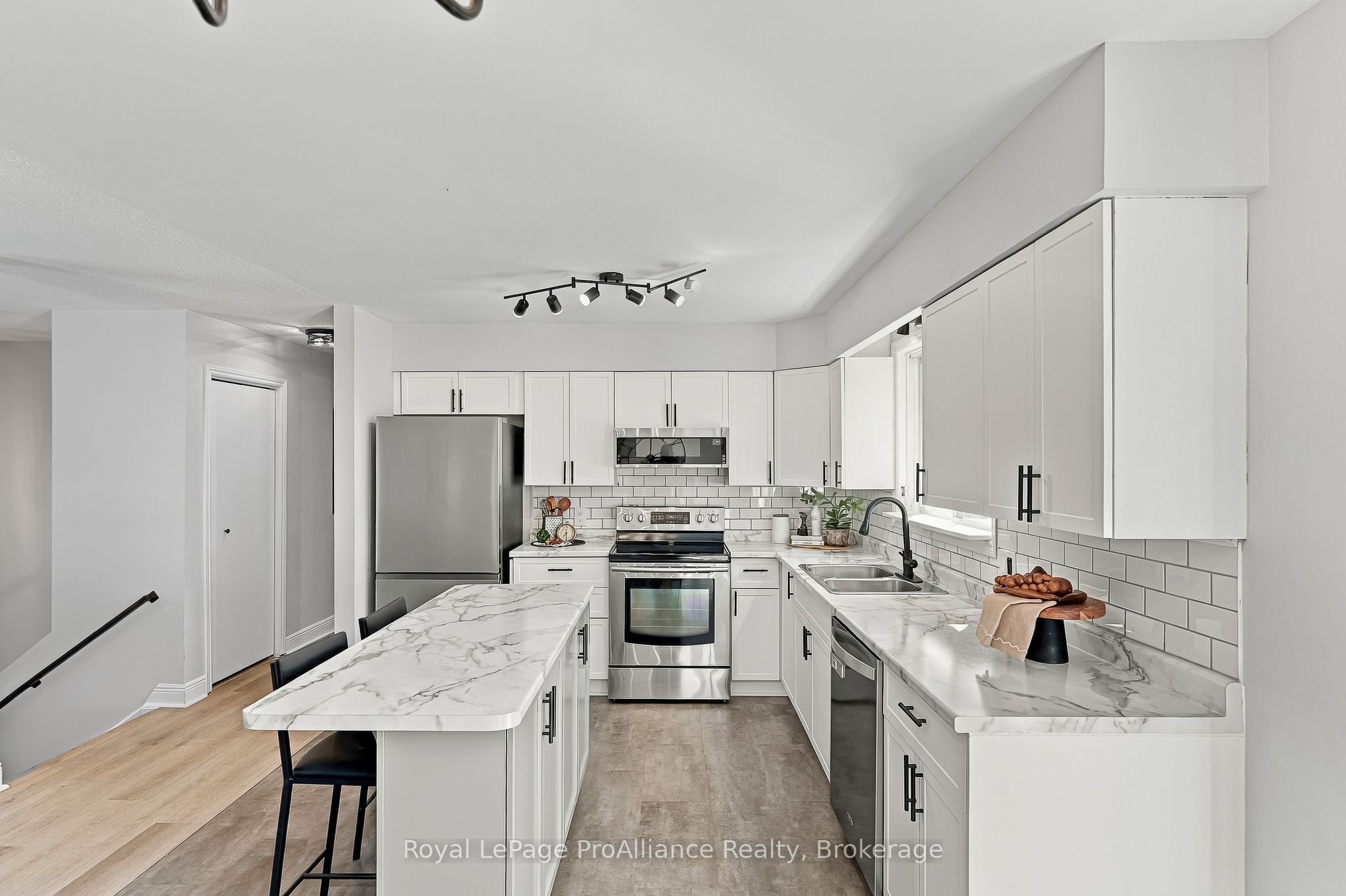 40 Division Street N Property Photo 14