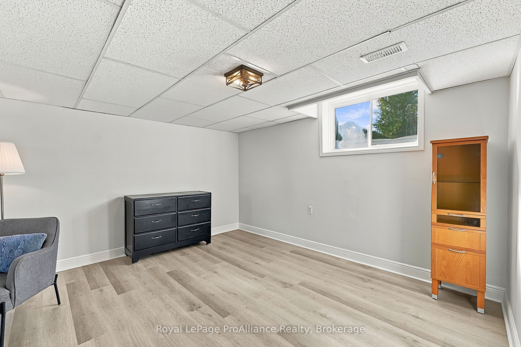 40 Division Street N Property Photo 28