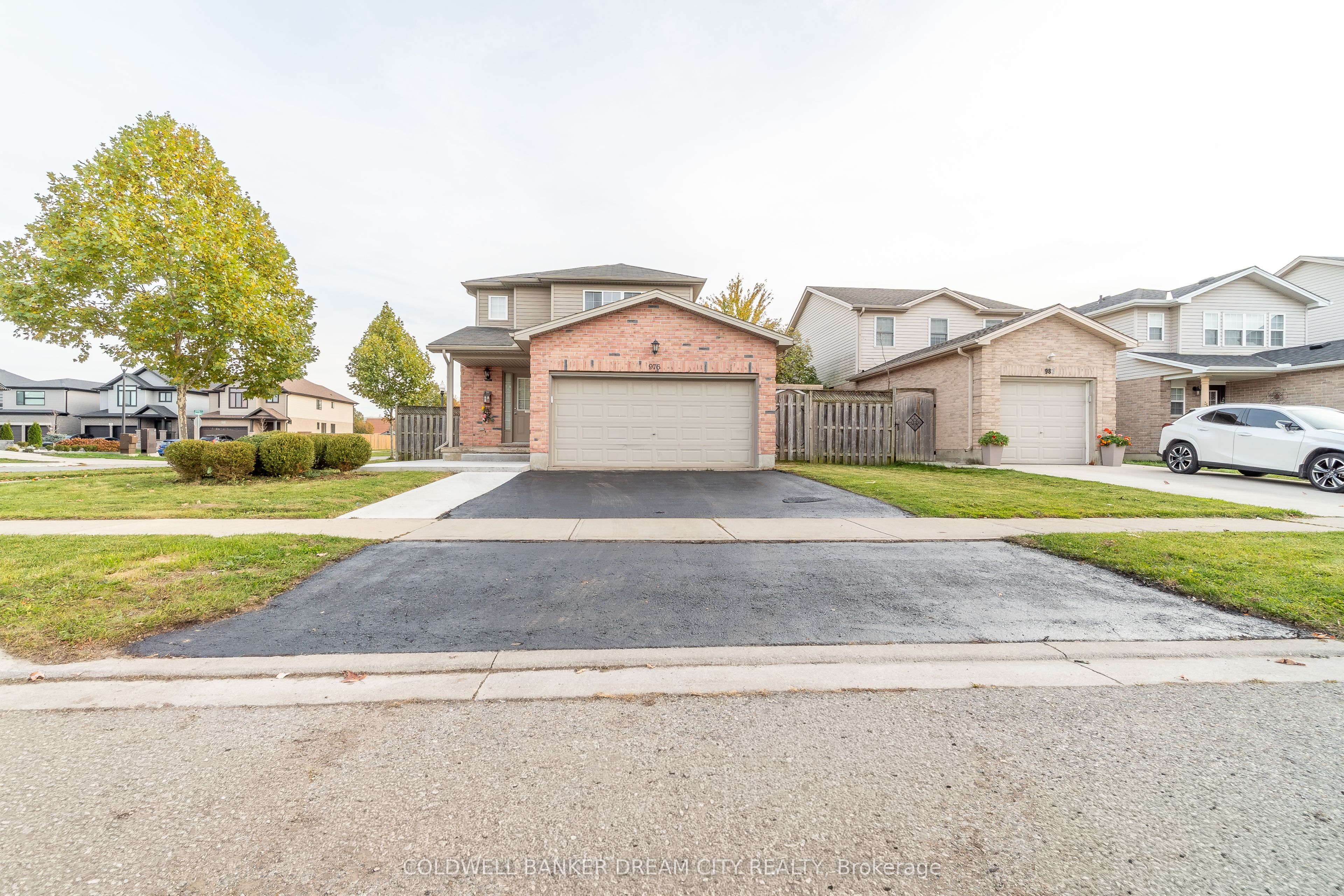 976 Kimball Crescent Property Photo 1