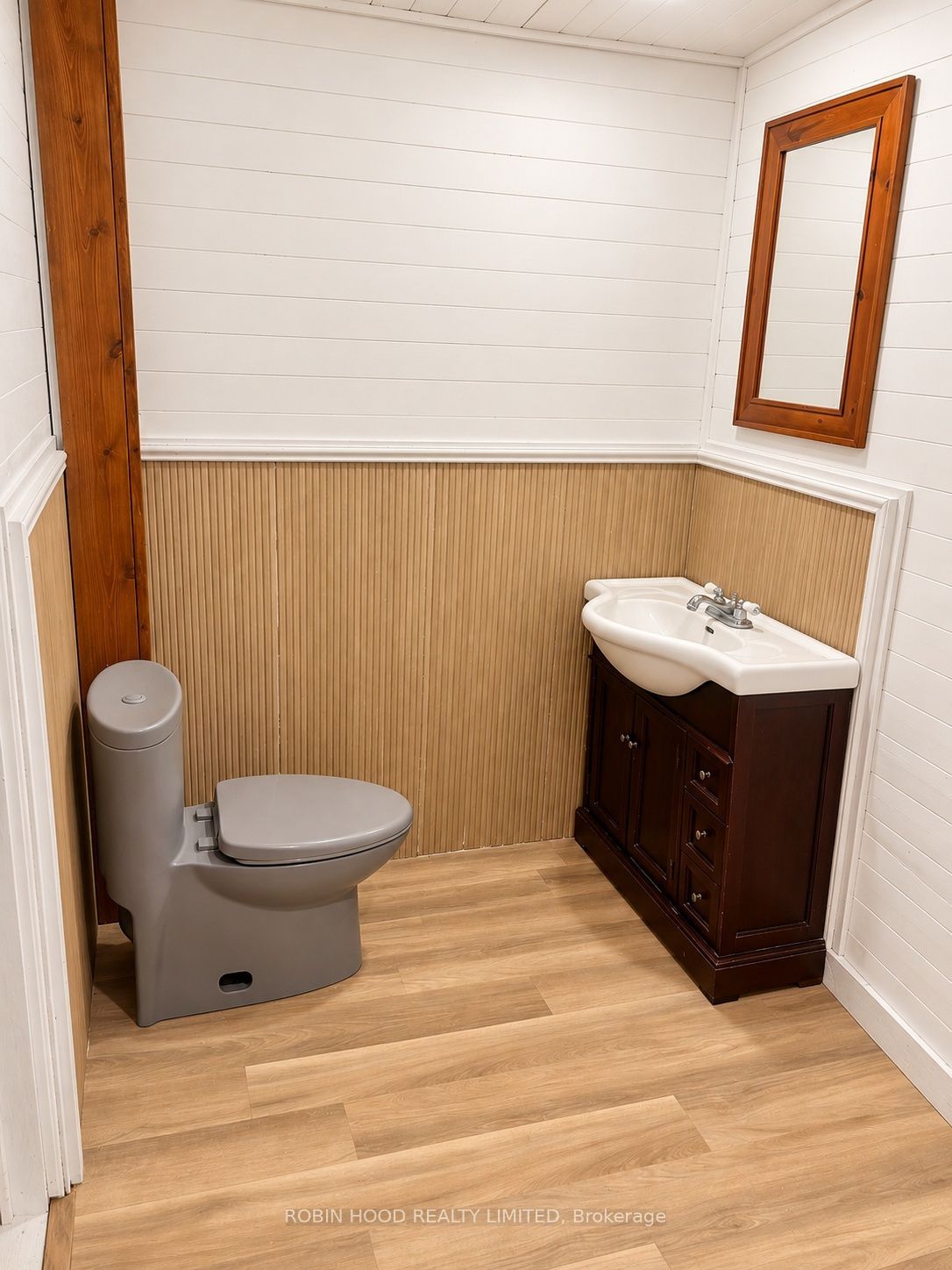 18319 Street Road Property Photo 9