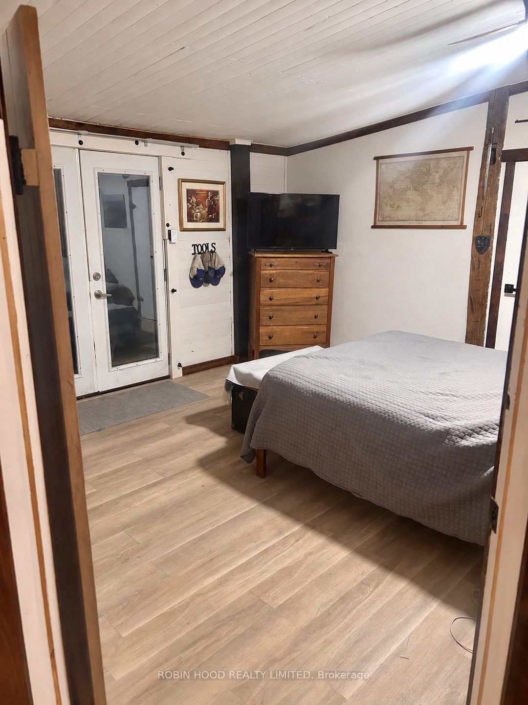 18319 Street Road Property Photo 13