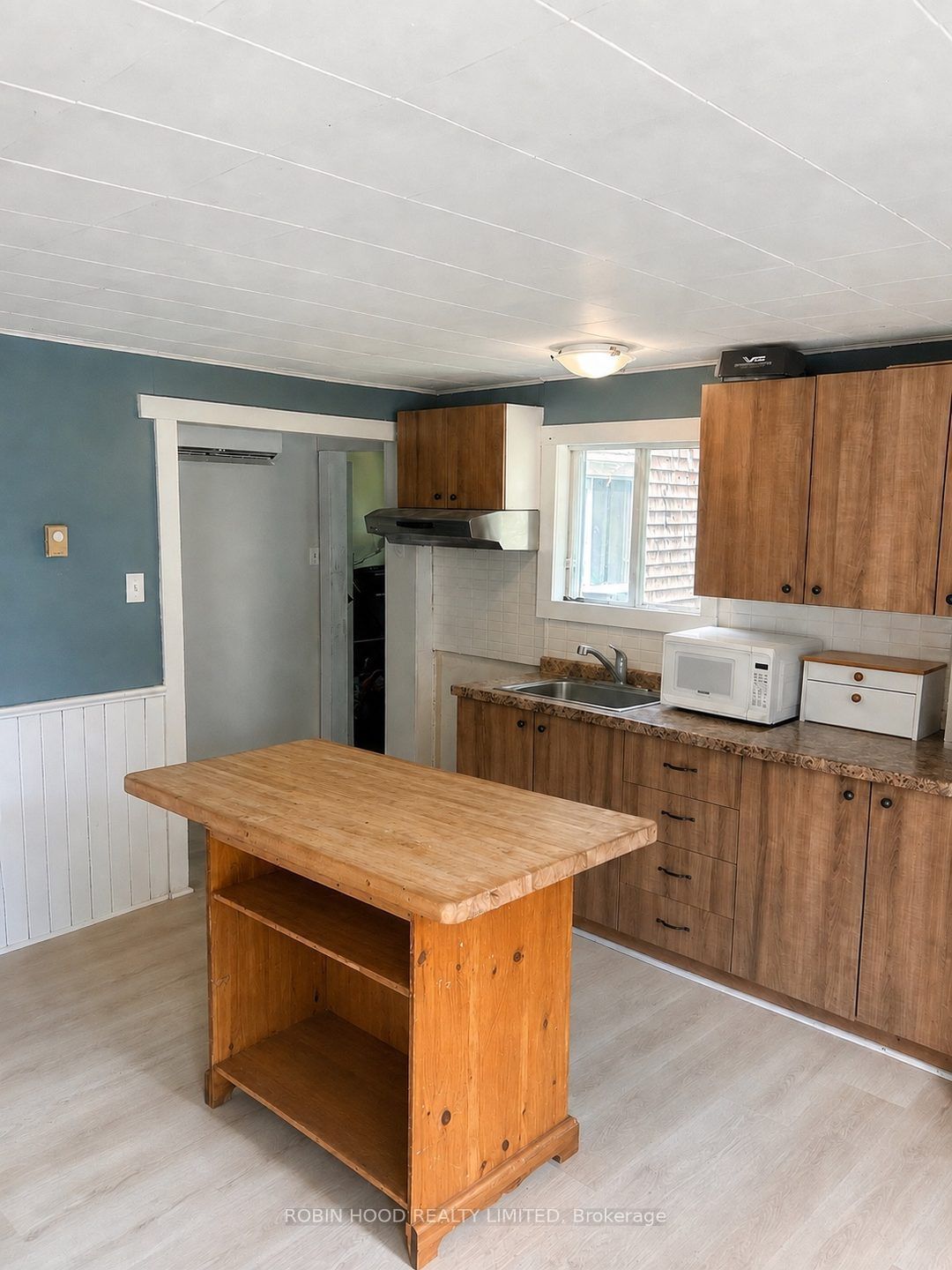 18319 Street Road Property Photo 18
