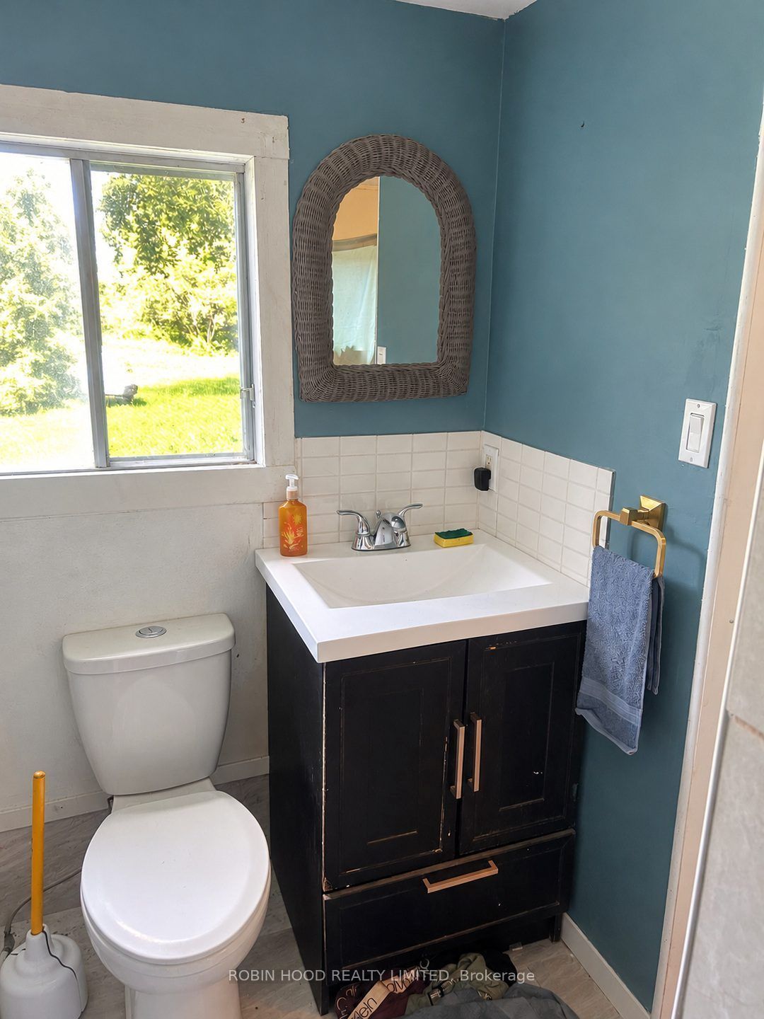 18319 Street Road Property Photo 19