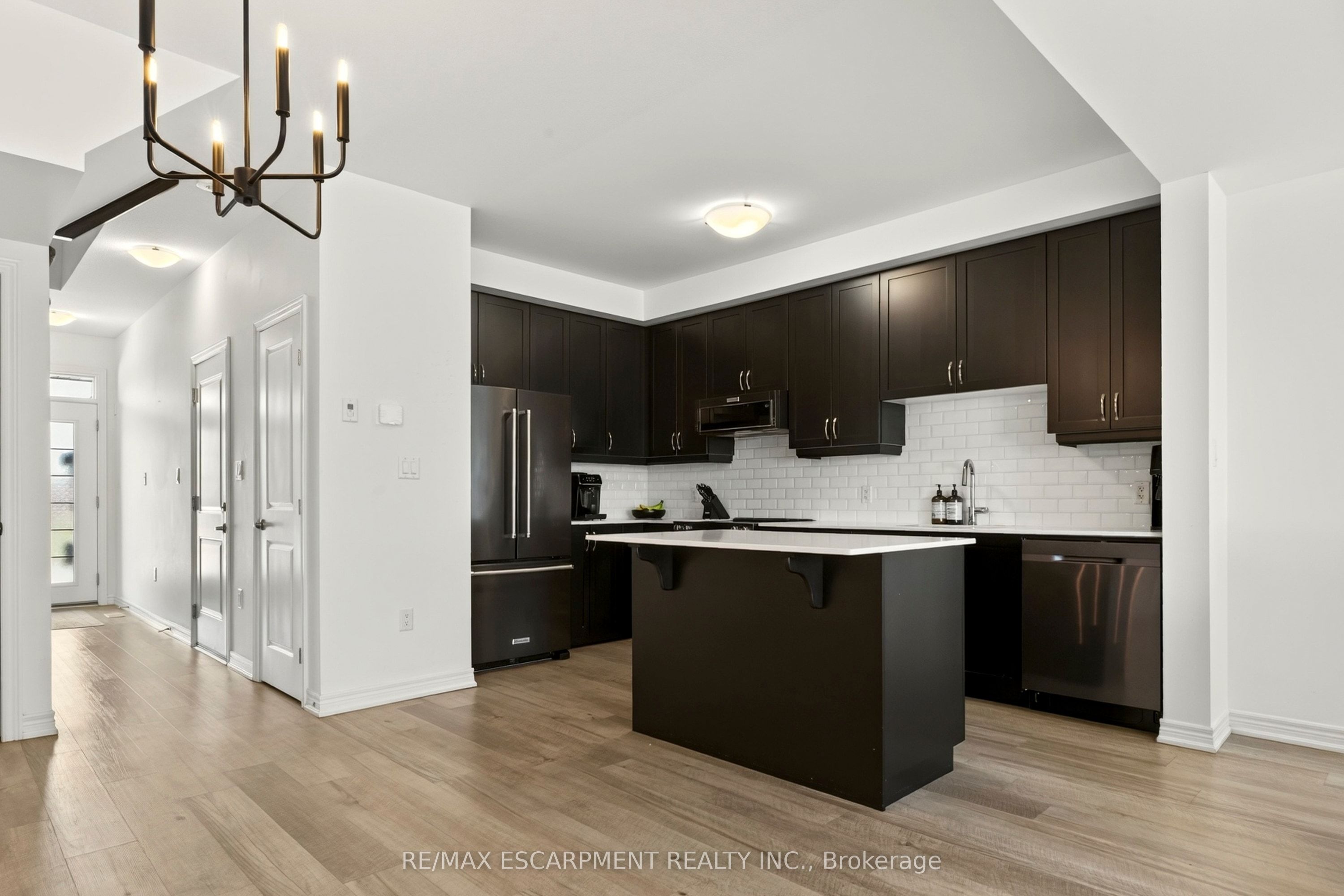 3954 Crown Street Property Photo 6