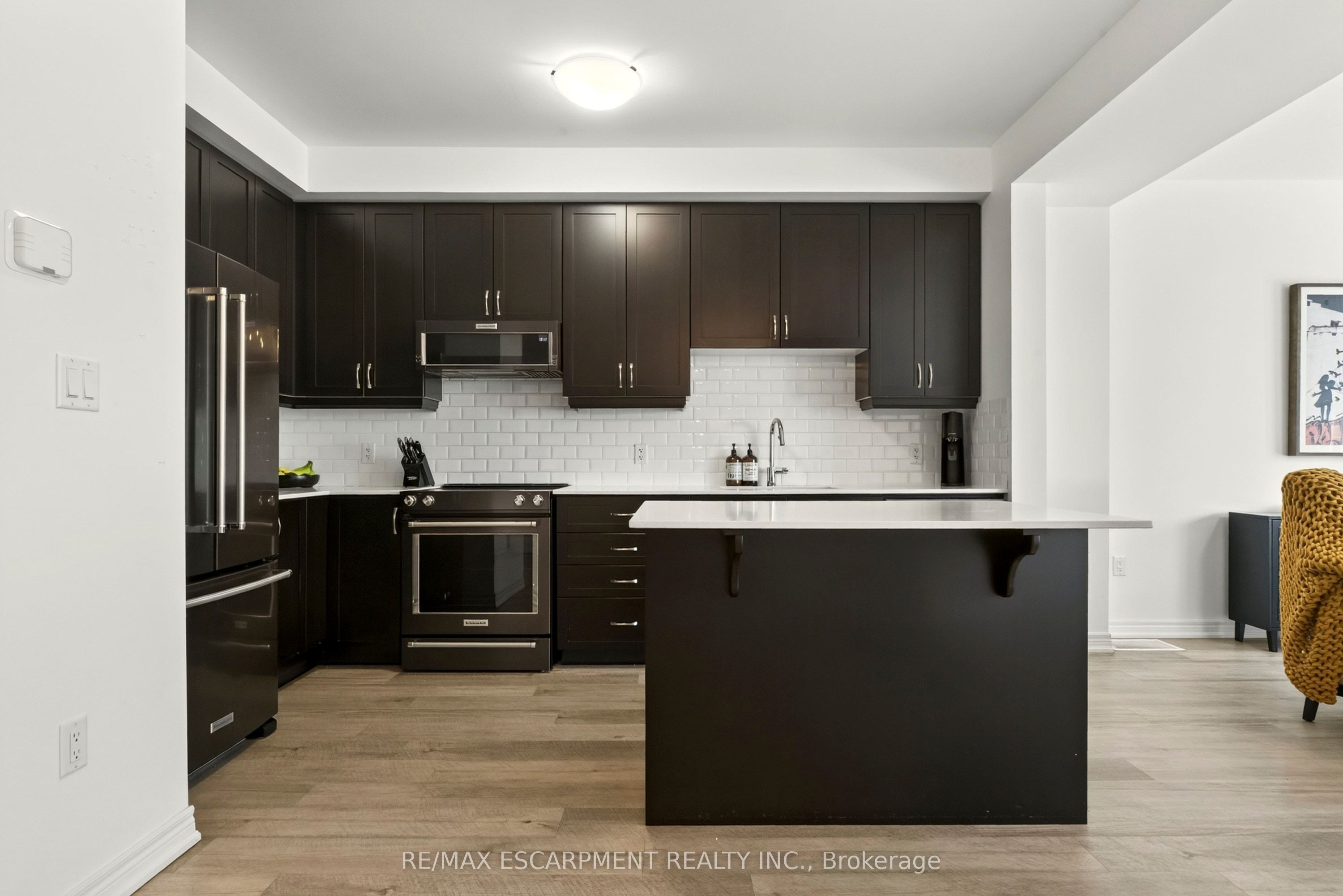 3954 Crown Street Property Photo 7
