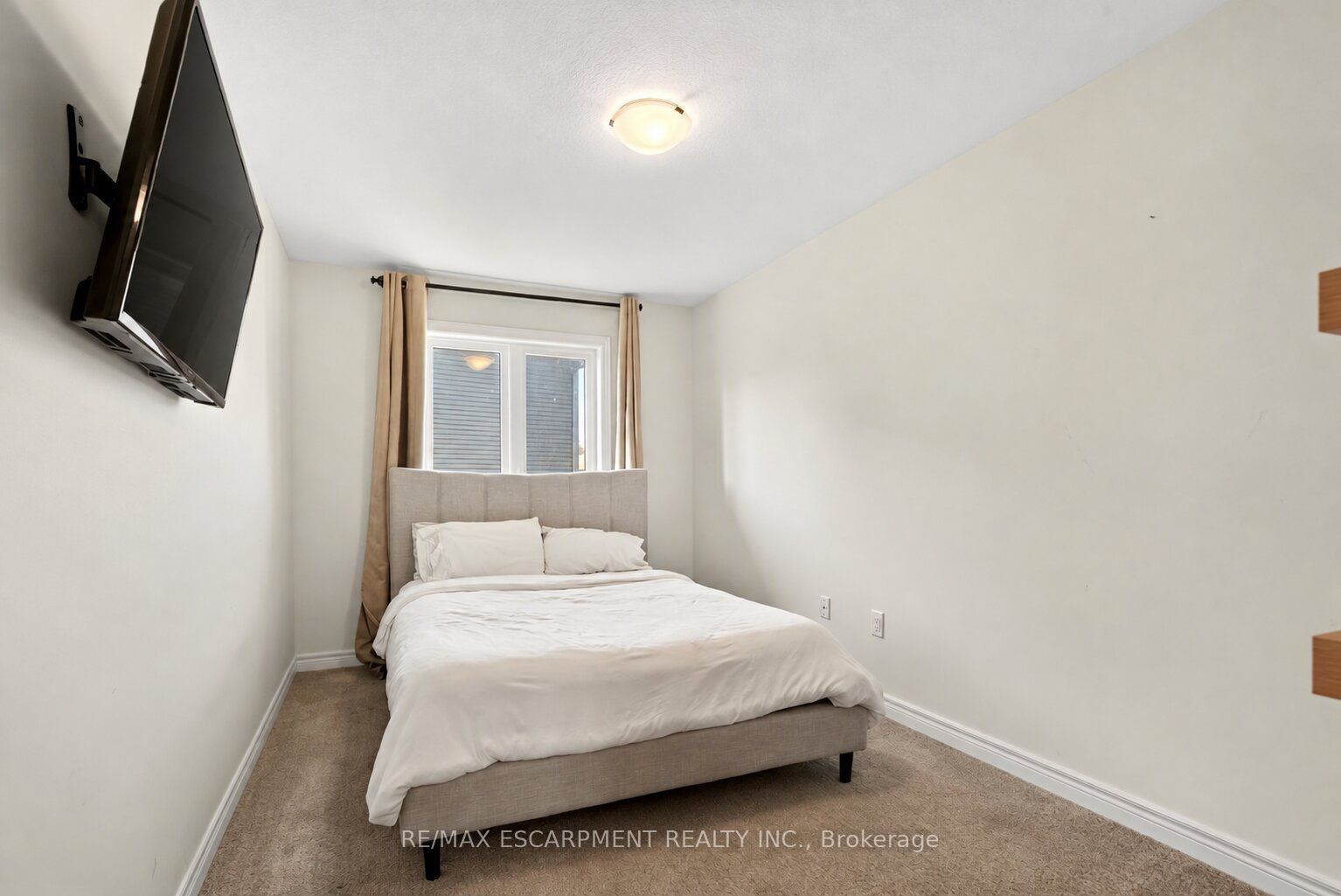 3954 Crown Street Property Photo 12