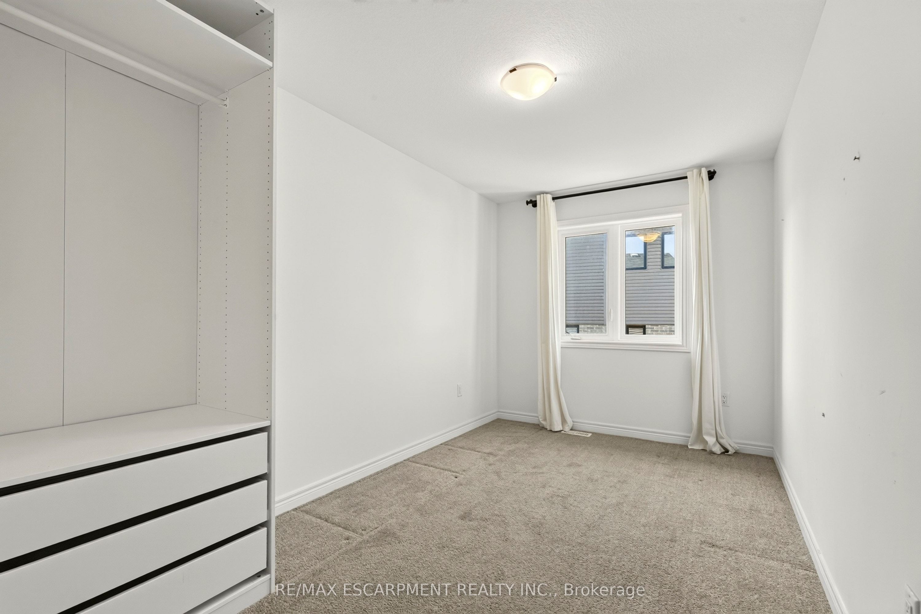 3954 Crown Street Property Photo 14