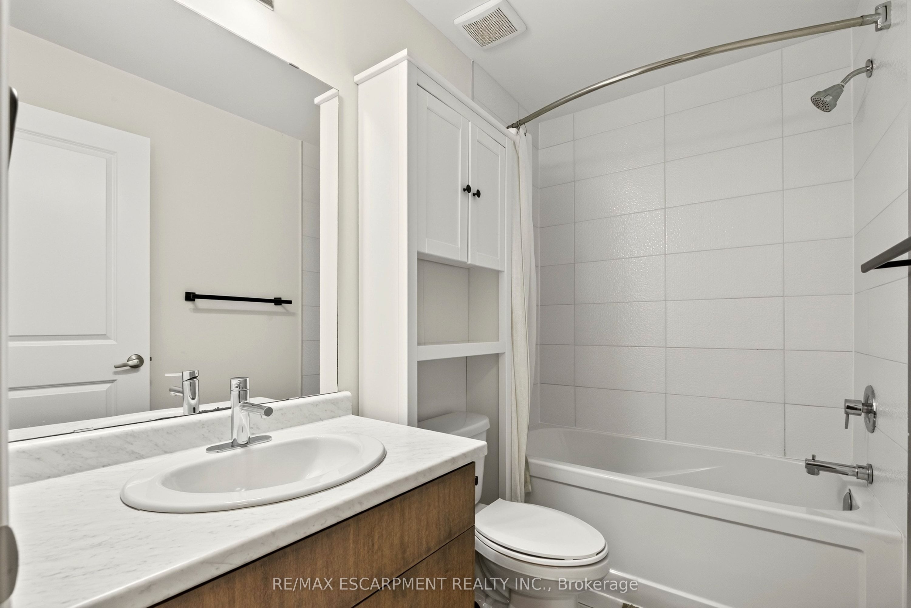 3954 Crown Street Property Photo 15