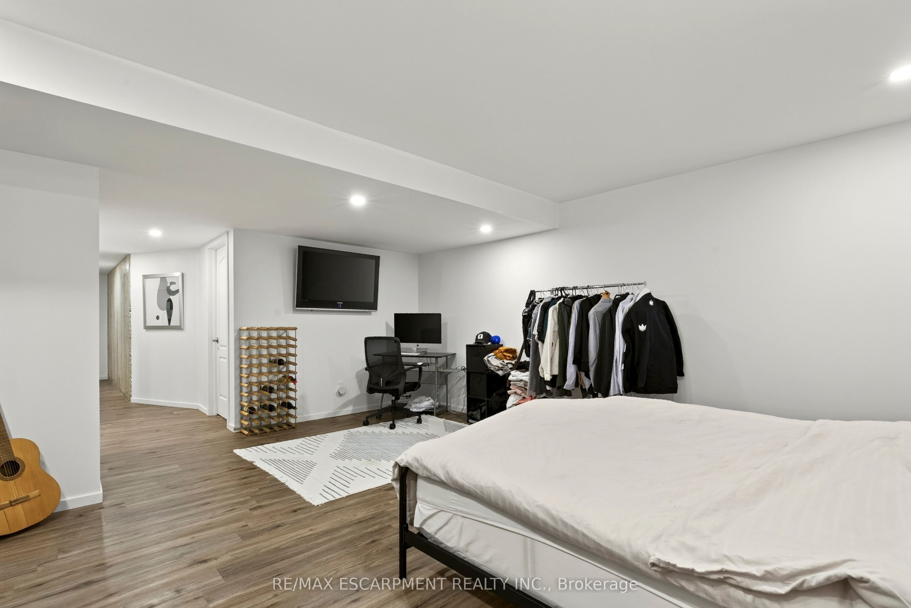 3954 Crown Street Property Photo 17