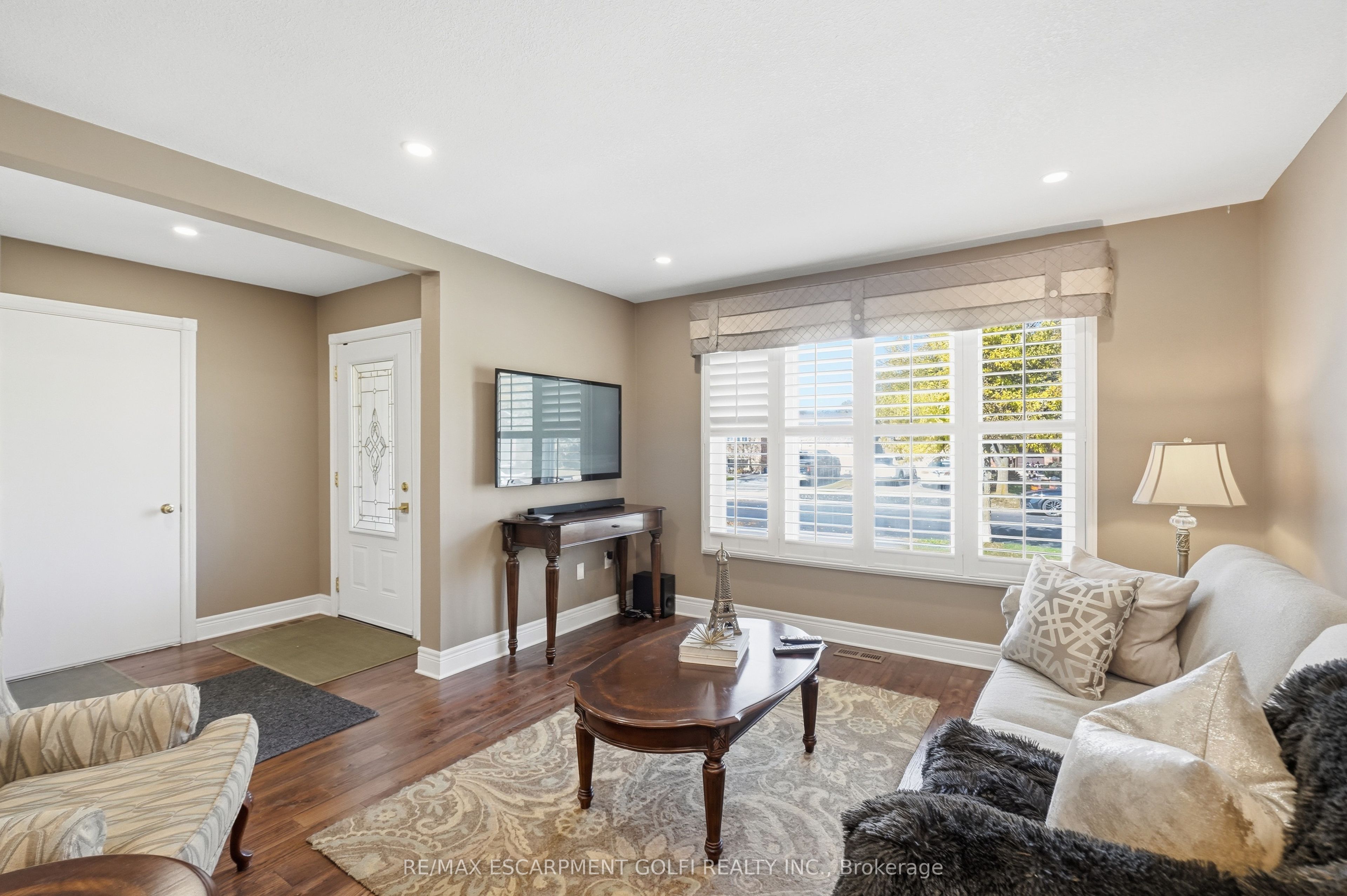99 Lynden Hill Crescent Property Photo 3