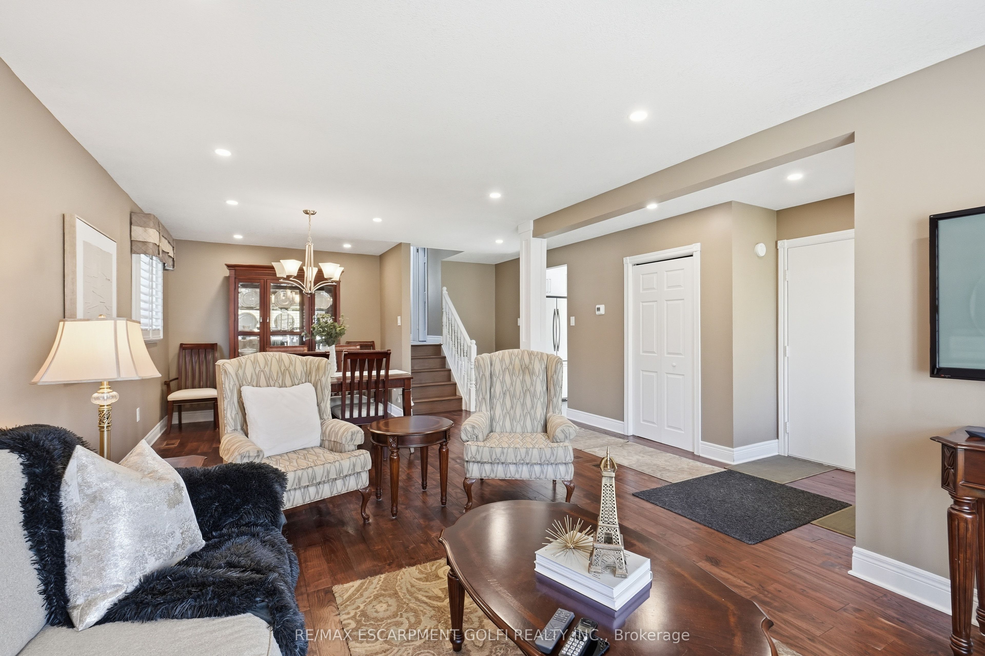 99 Lynden Hill Crescent Property Photo 4