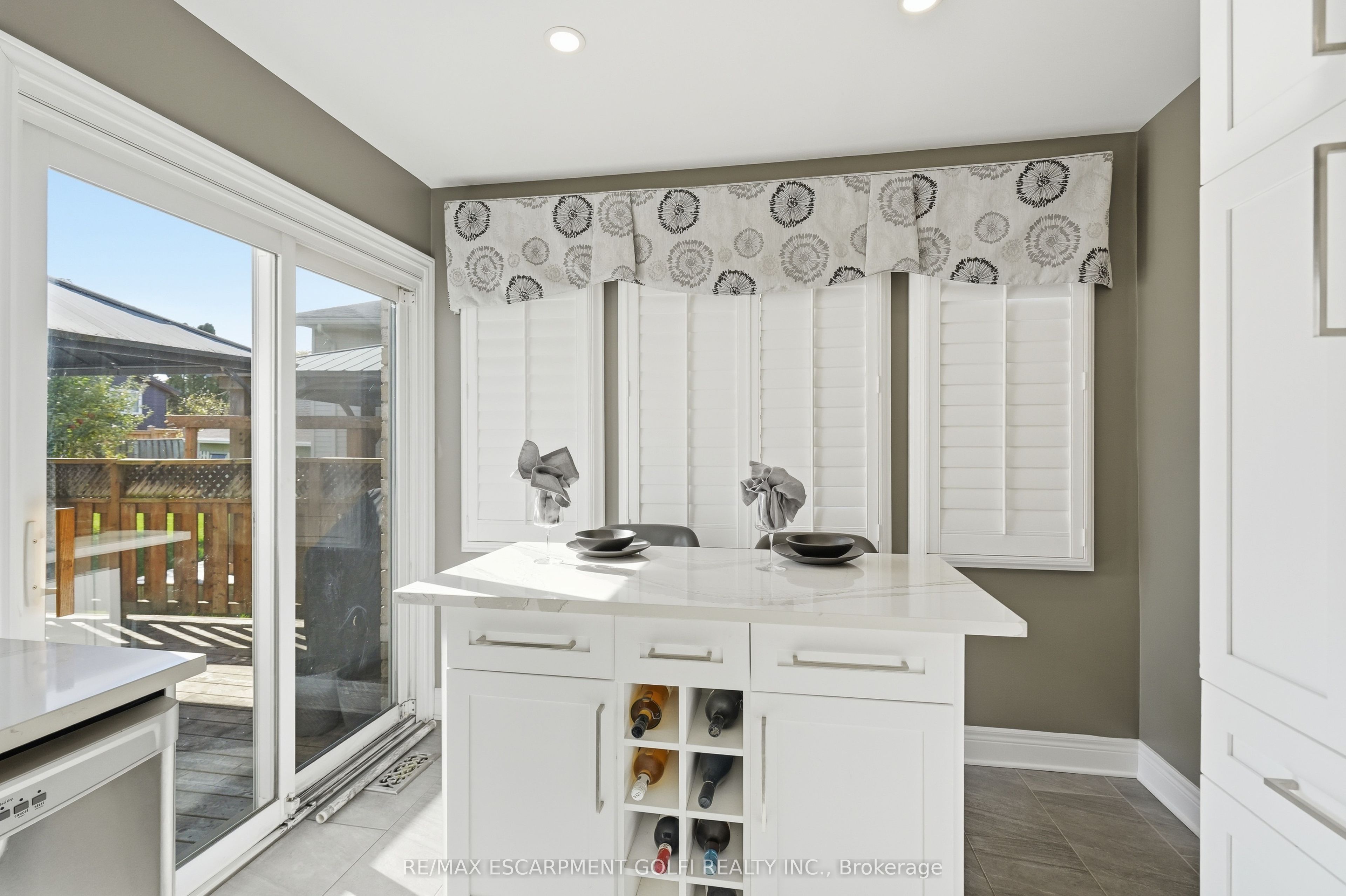 99 Lynden Hill Crescent Property Photo 8