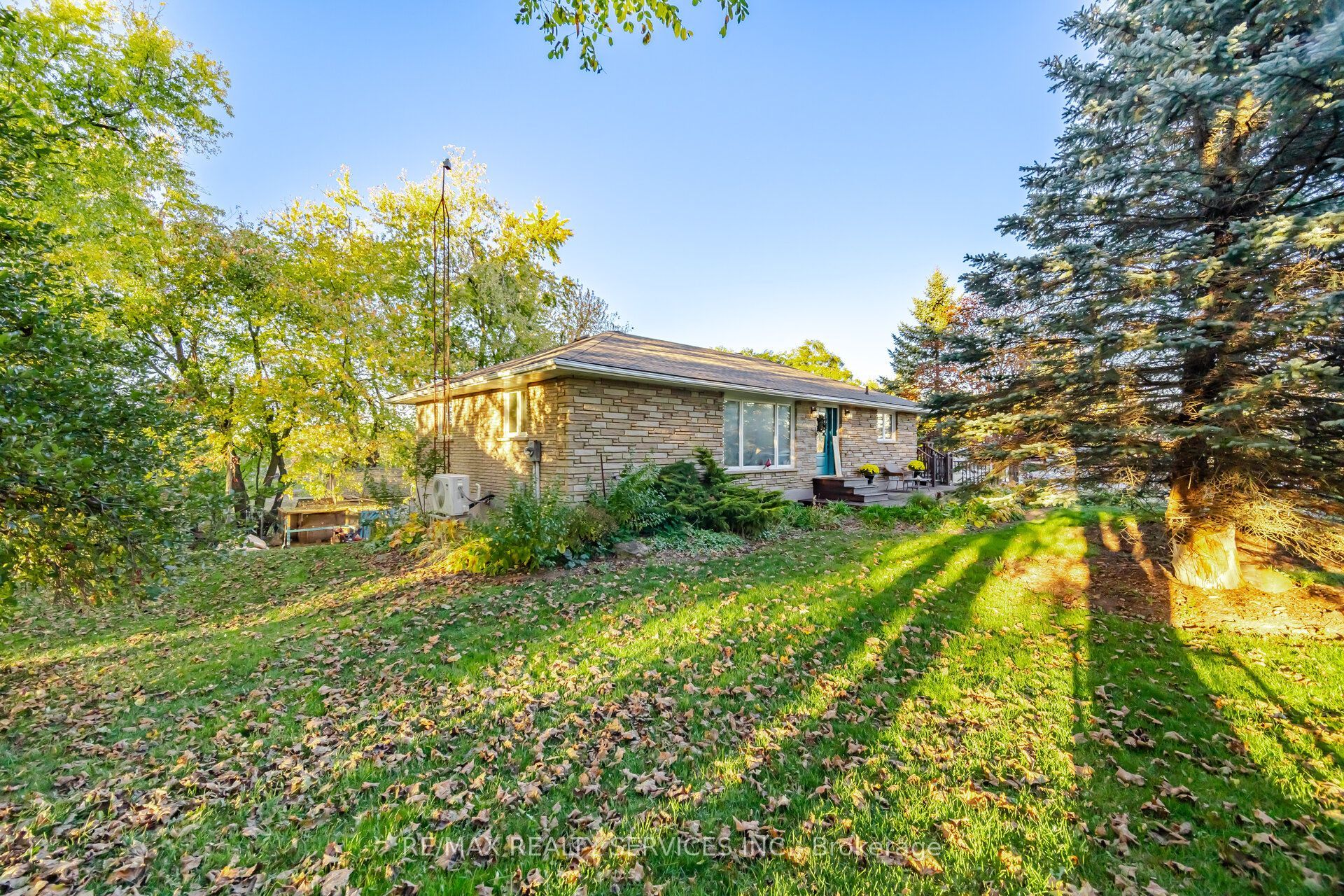 207117 Highway 9 Property Photo 4