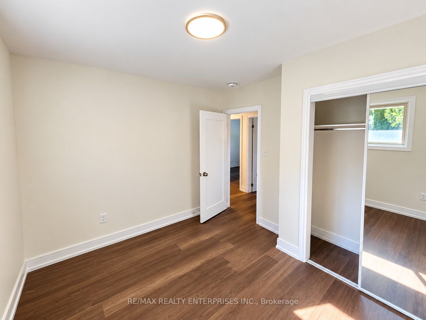 60 Royal Manor Drive Main Property Photo 6