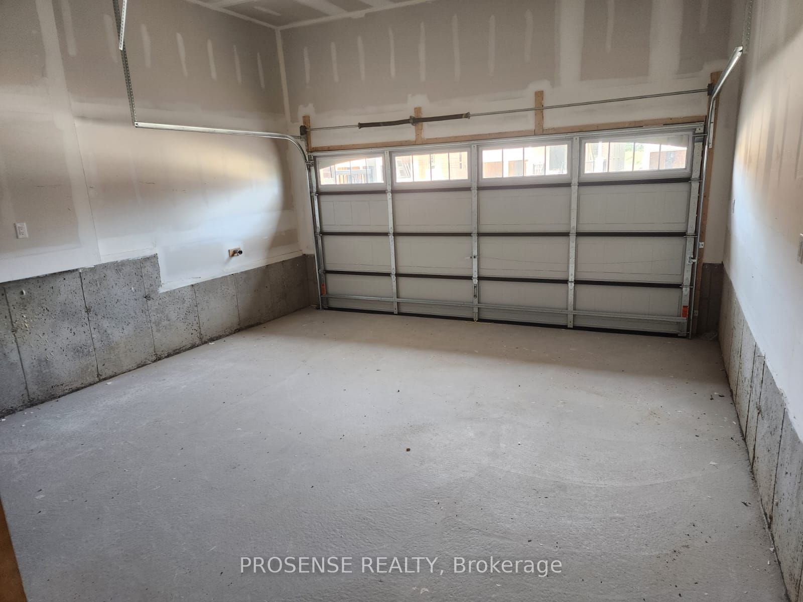 437 Van Dusen Avenue Property Photo 36