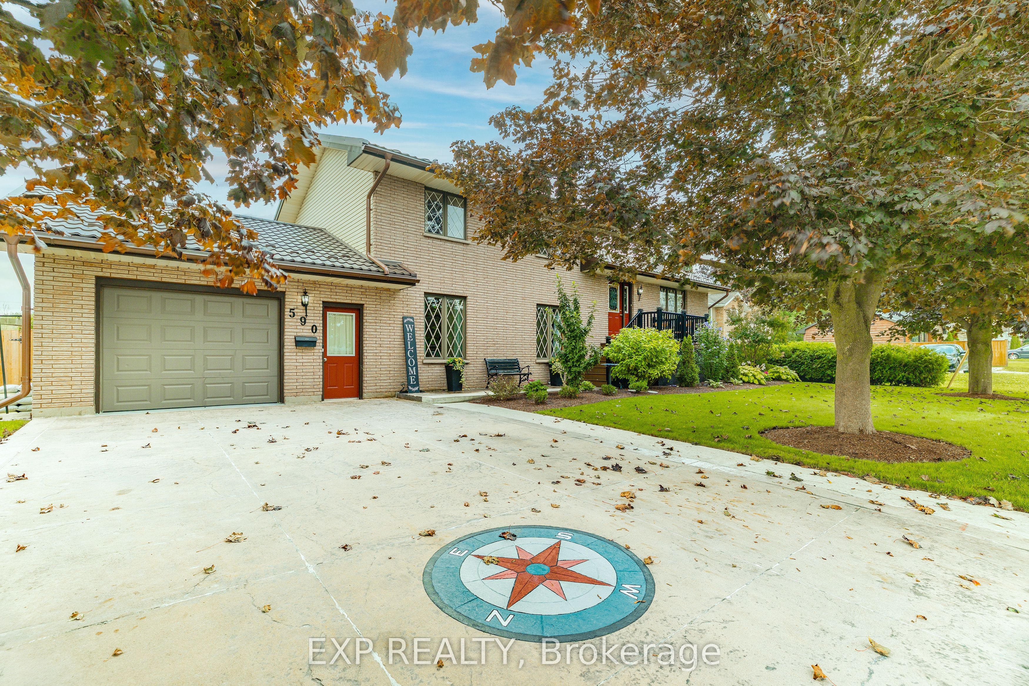 590 Albert Avenue N Property Photo 2