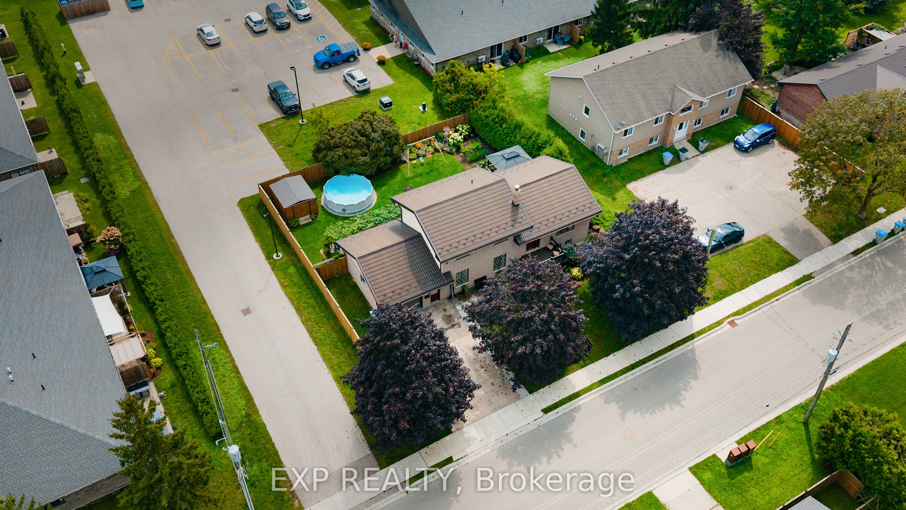 590 Albert Avenue N Property Photo 3