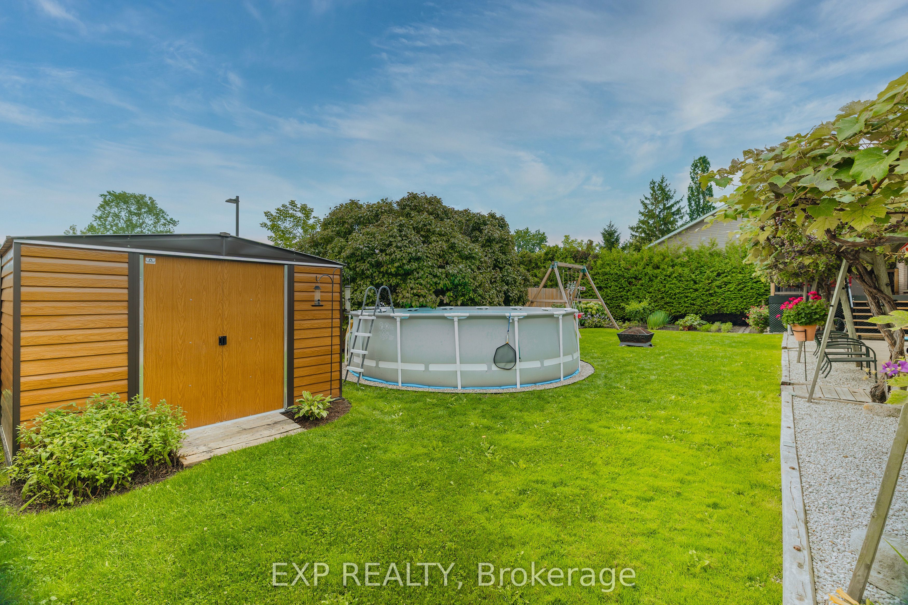 590 Albert Avenue N Property Photo 36