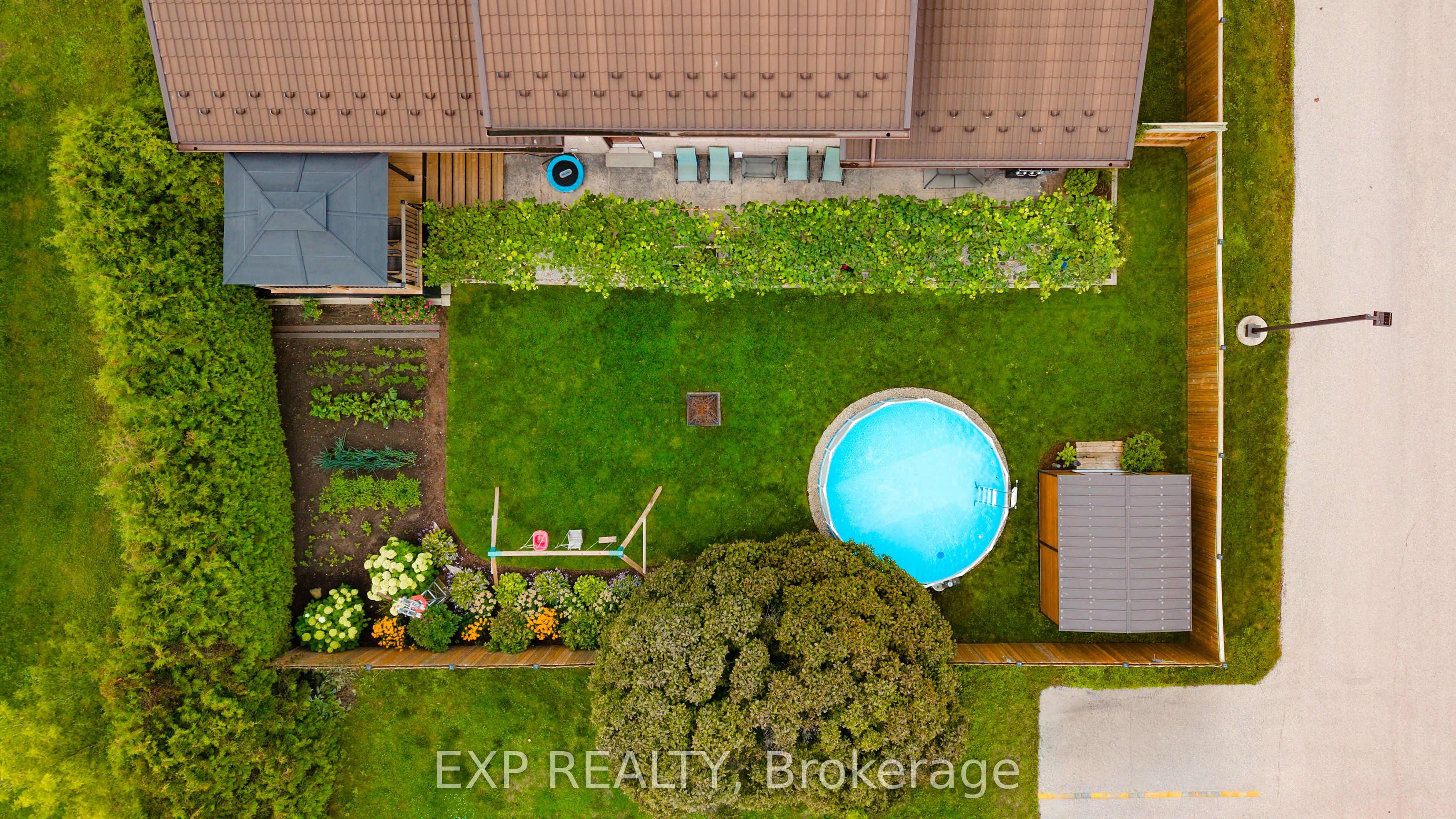 590 Albert Avenue N Property Photo 38