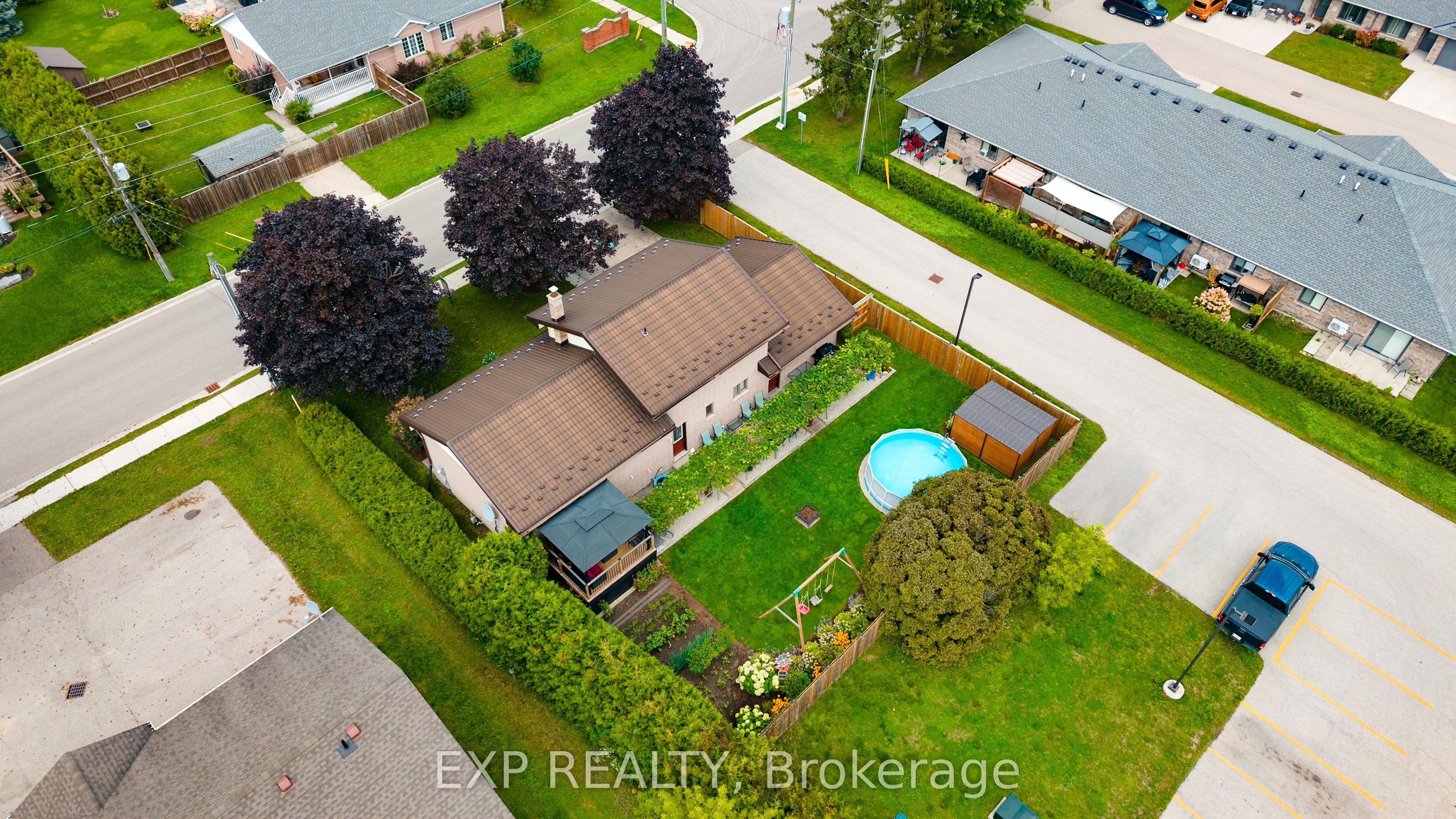590 Albert Avenue N Property Photo 39