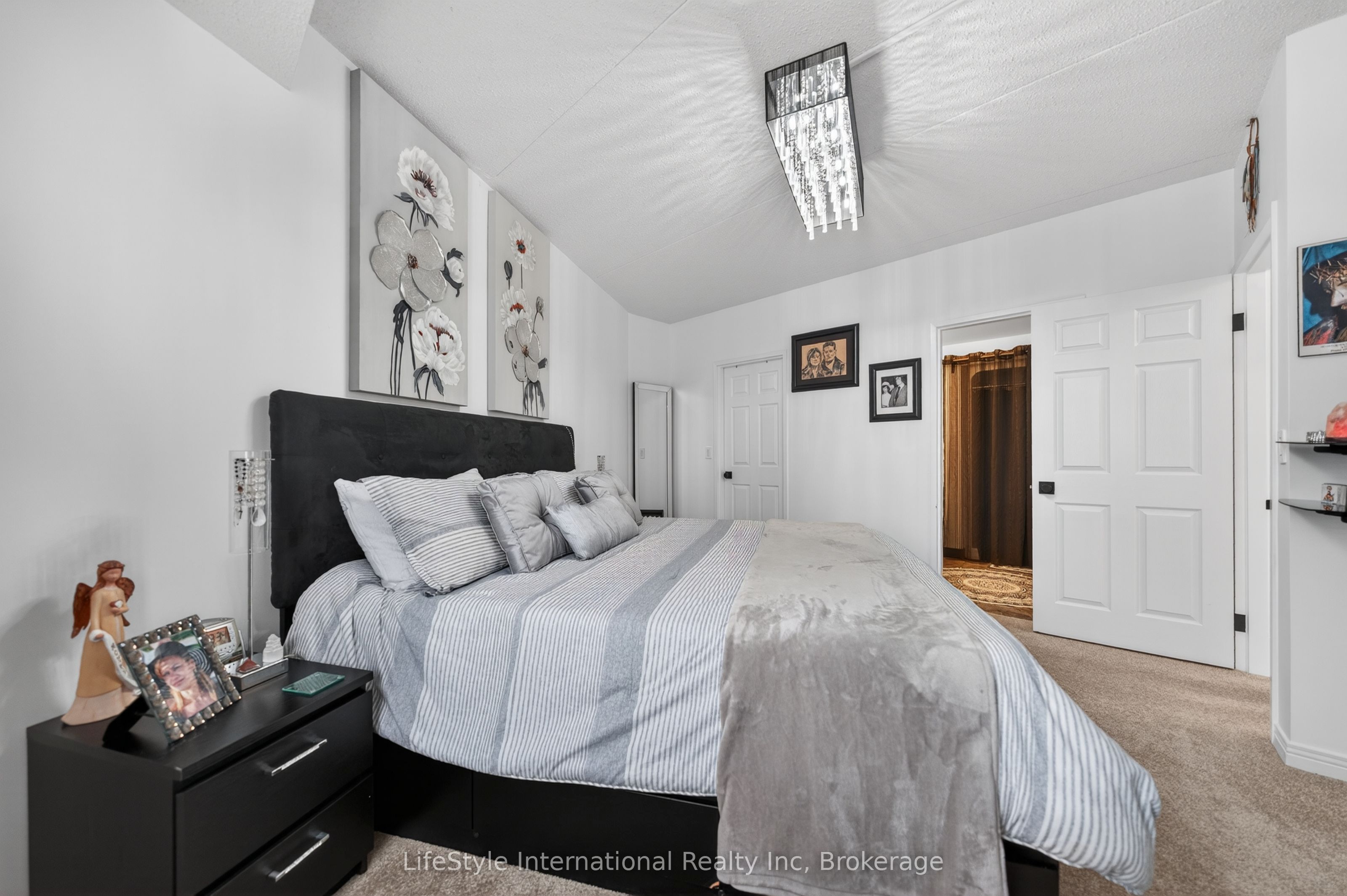 208 Silvercreek Parkway N 213 Property Photo 16