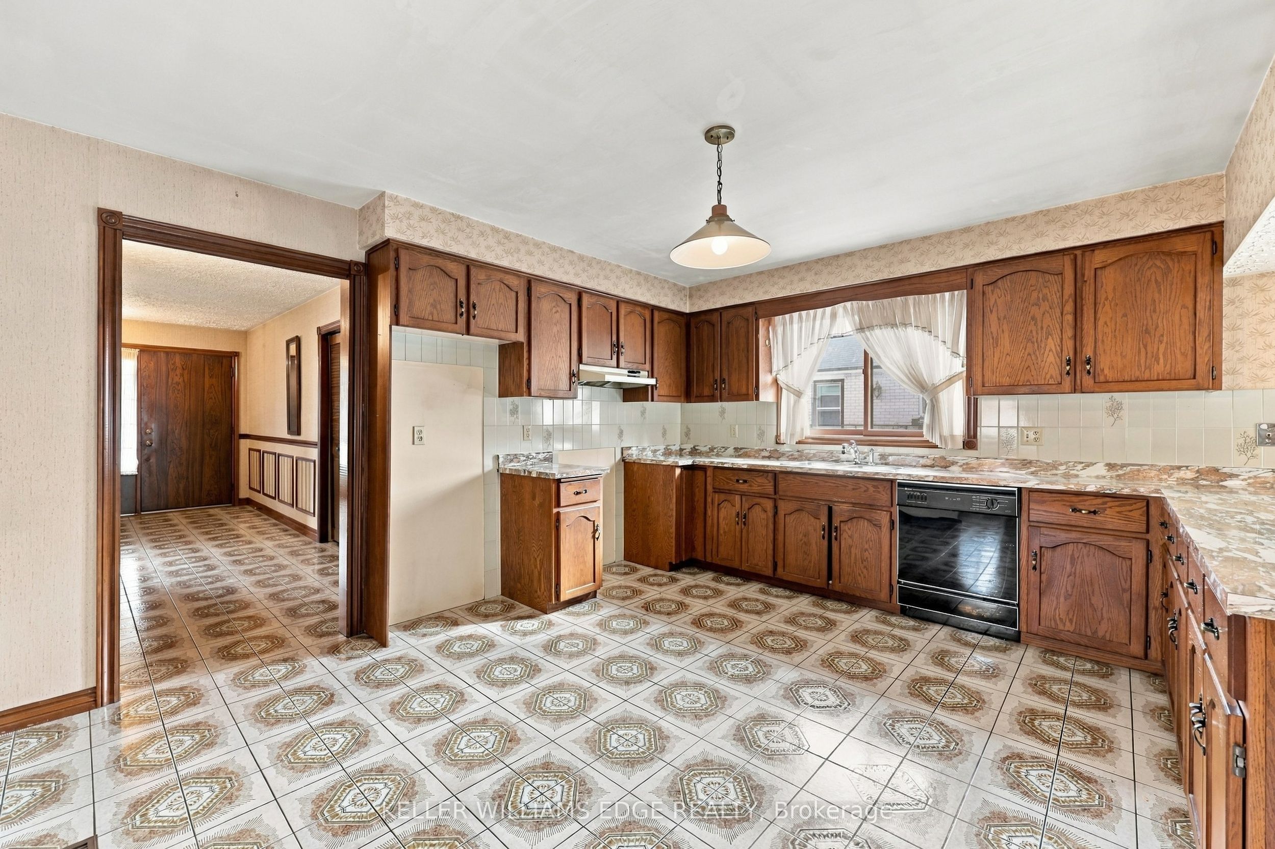 18 Midway Street Property Photo 5