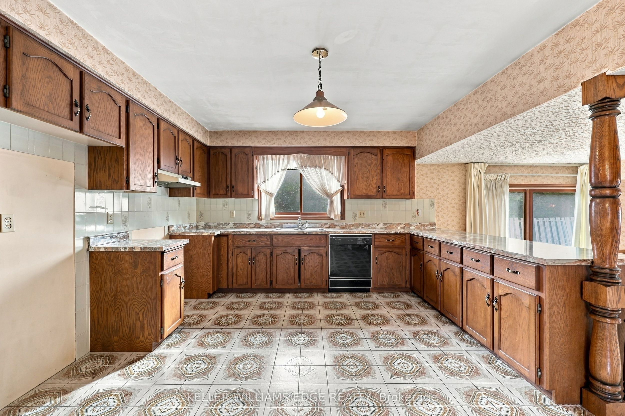 18 Midway Street Property Photo 6