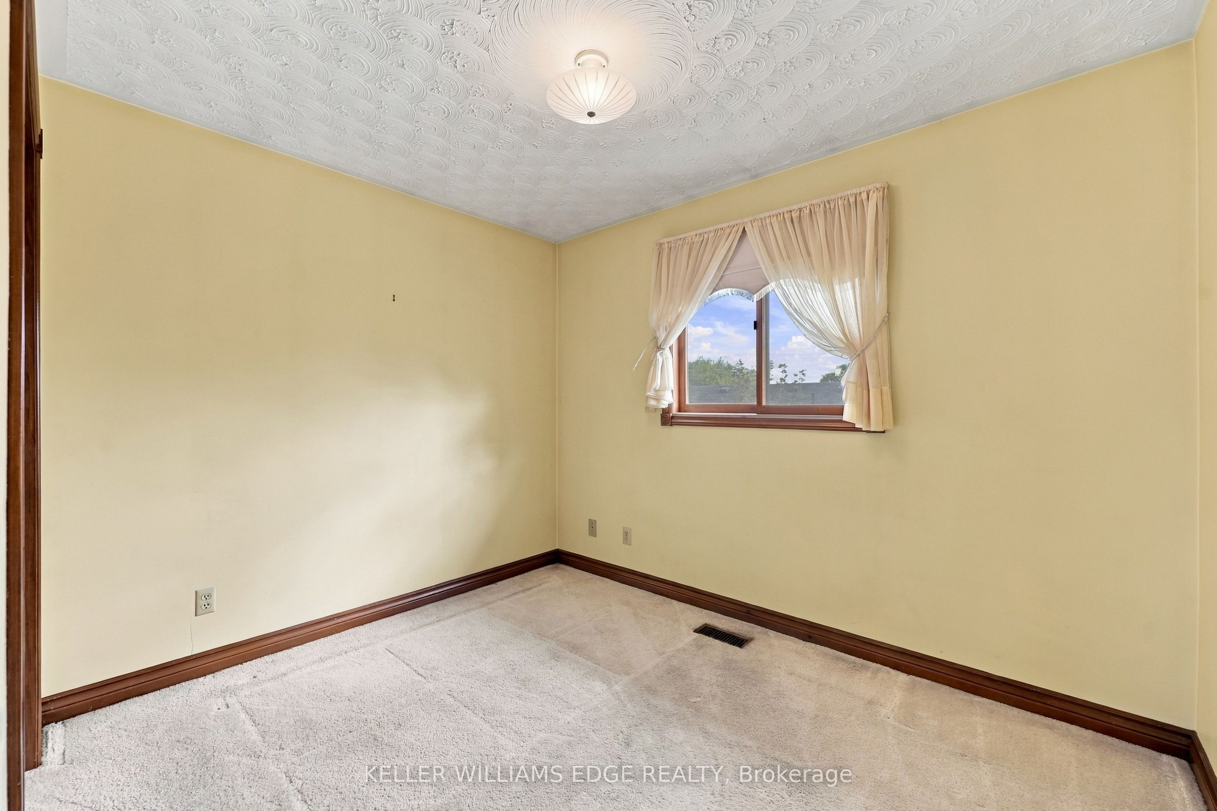 18 Midway Street Property Photo 12