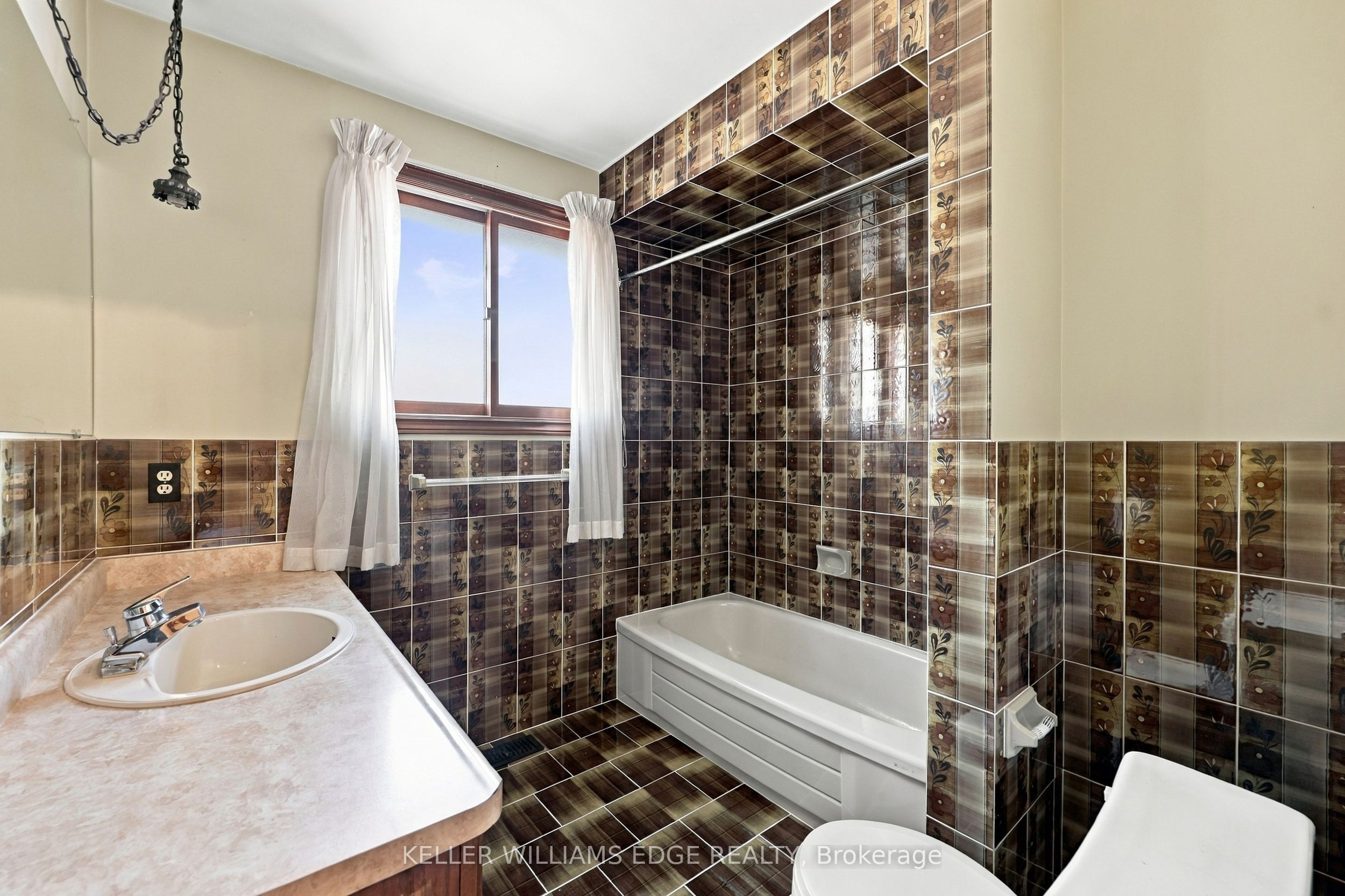 18 Midway Street Property Photo 13