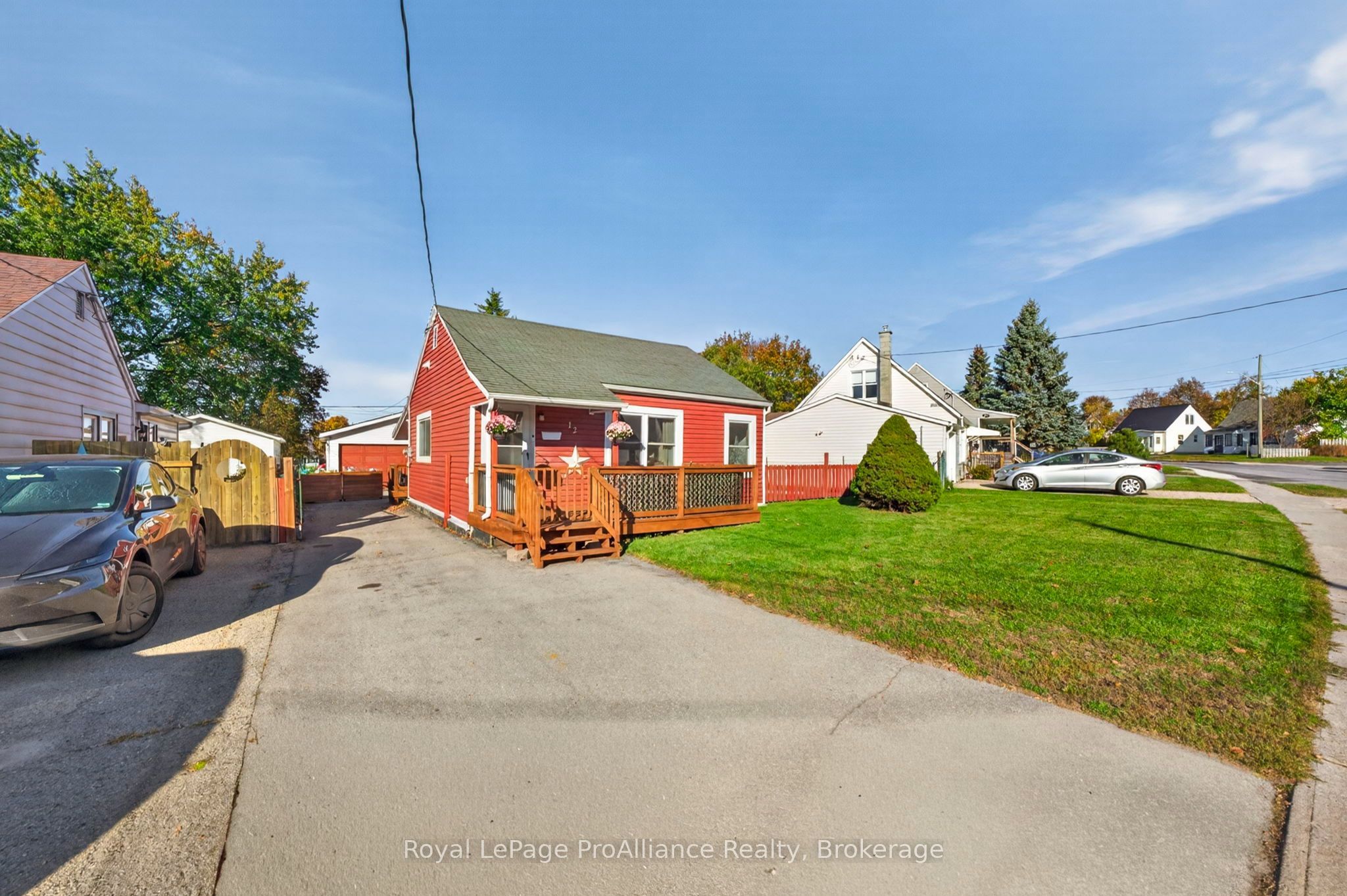 12 Kerr Crescent Property Photo 2
