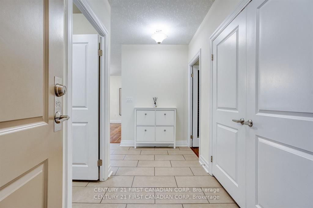240 Villagewalk Boulevard 812 Property Photo 11