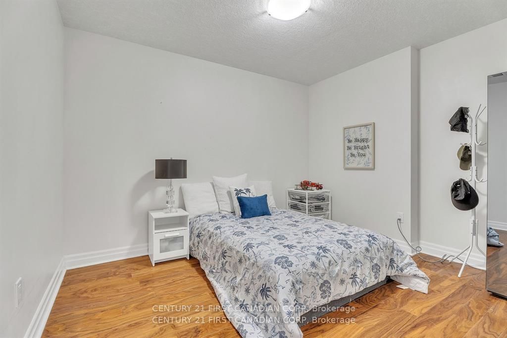 240 Villagewalk Boulevard 812 Property Photo 13