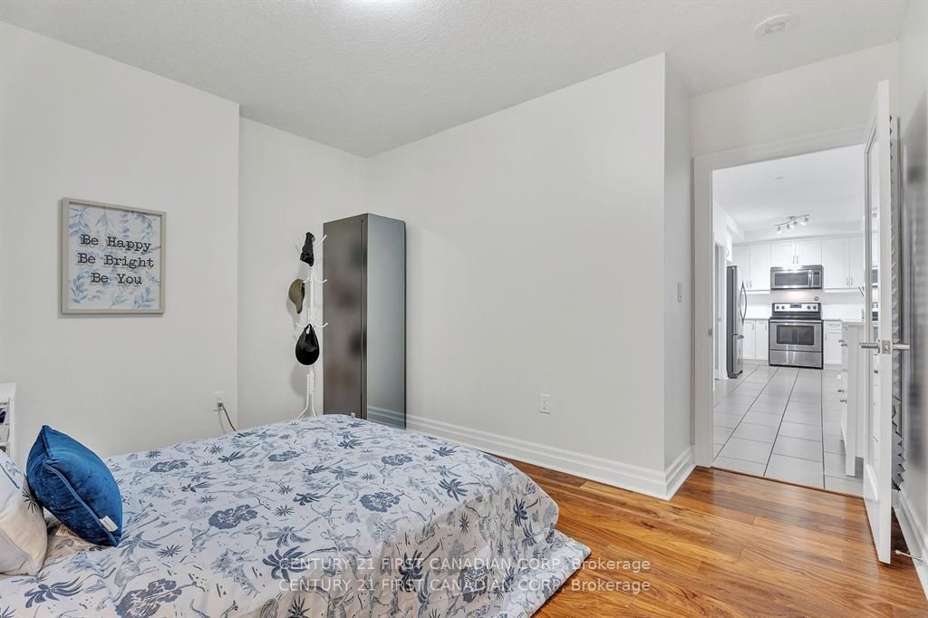 240 Villagewalk Boulevard 812 Property Photo 14