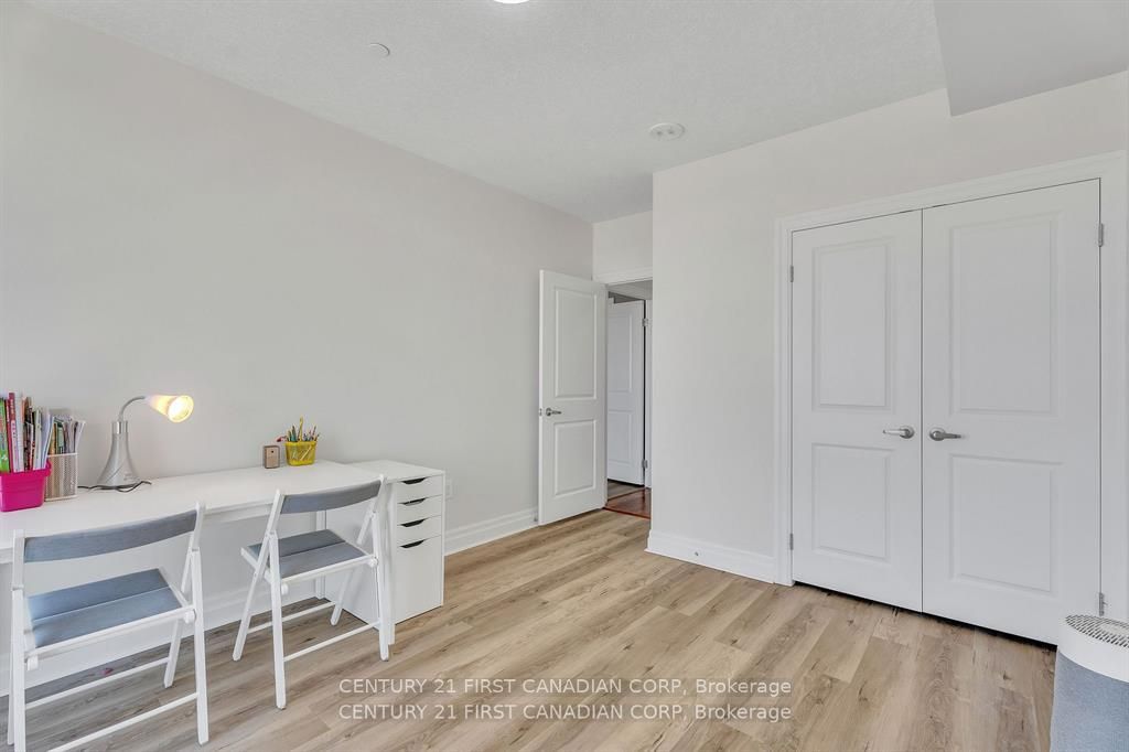 240 Villagewalk Boulevard 812 Property Photo 29