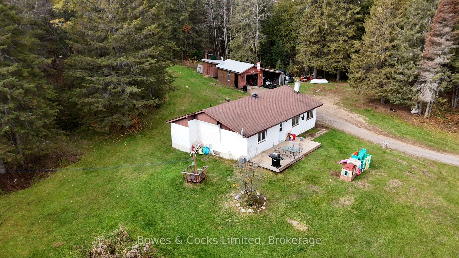 1046 Detlor Road Property Photo 10