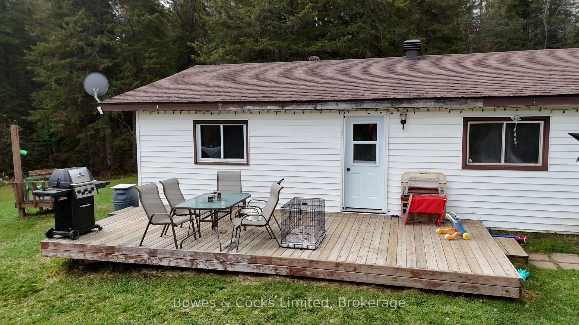 1046 Detlor Road Property Photo 11