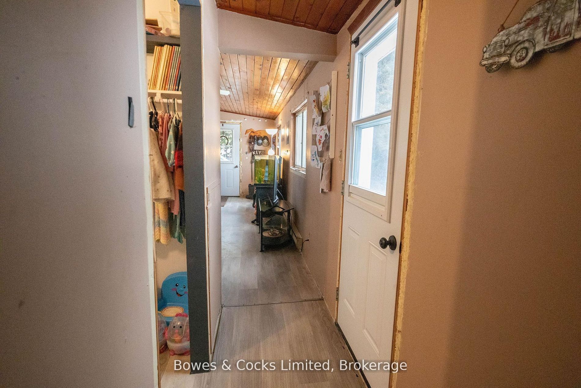 1046 Detlor Road Property Photo 24