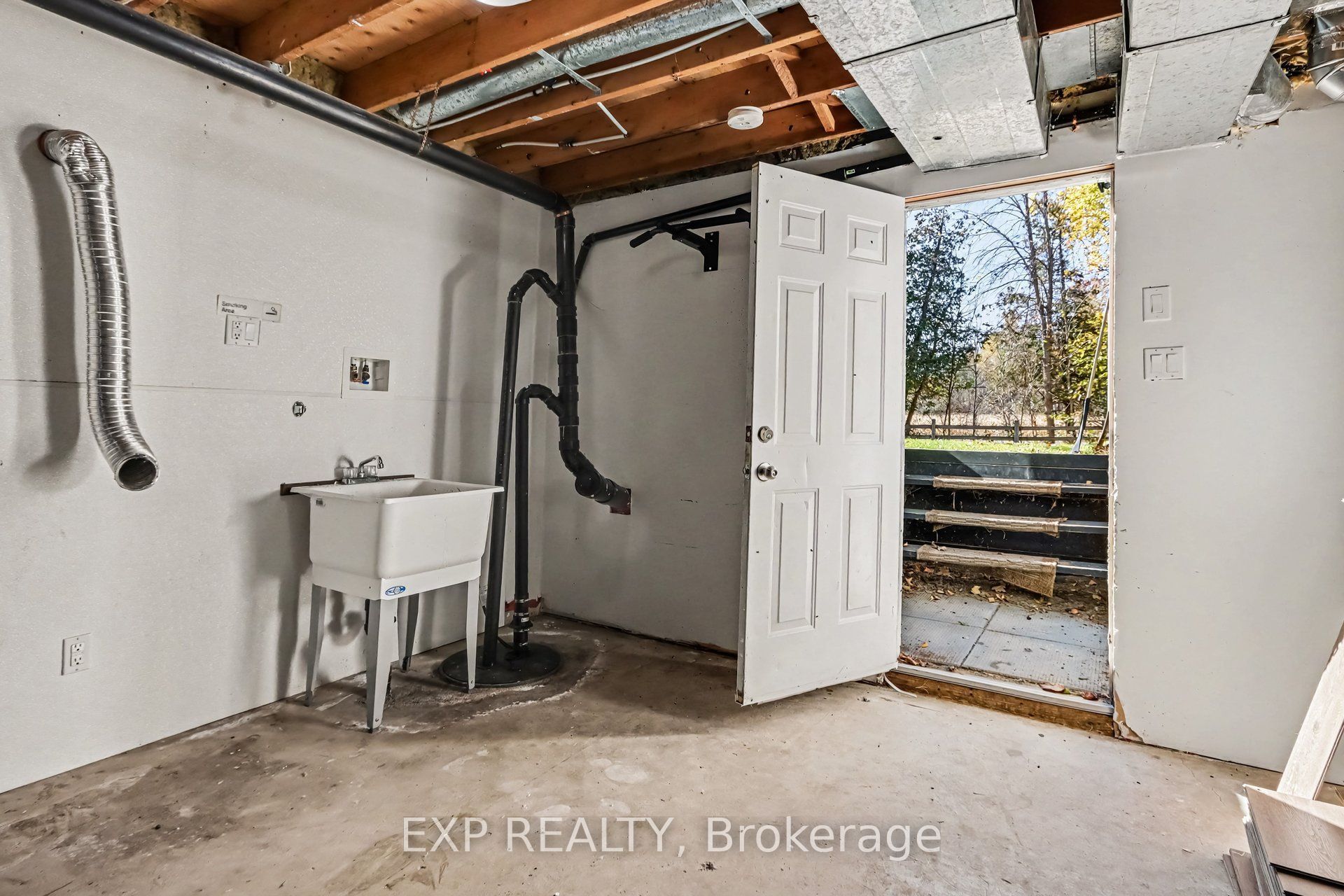 1400 Derry Side Road Property Photo 31