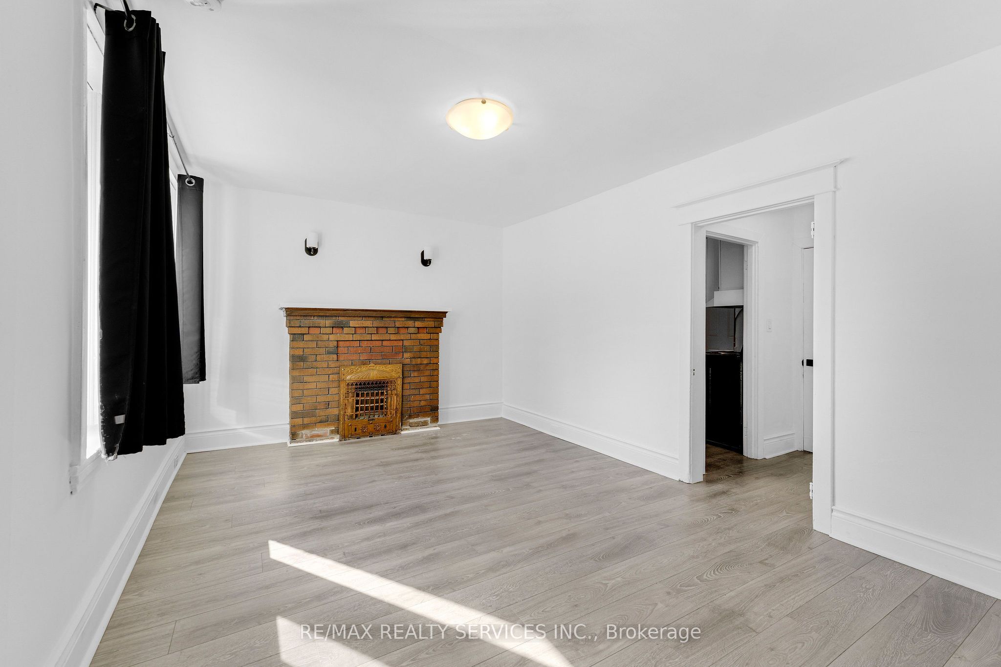 5 Fairholt Road N 7 Property Photo 2