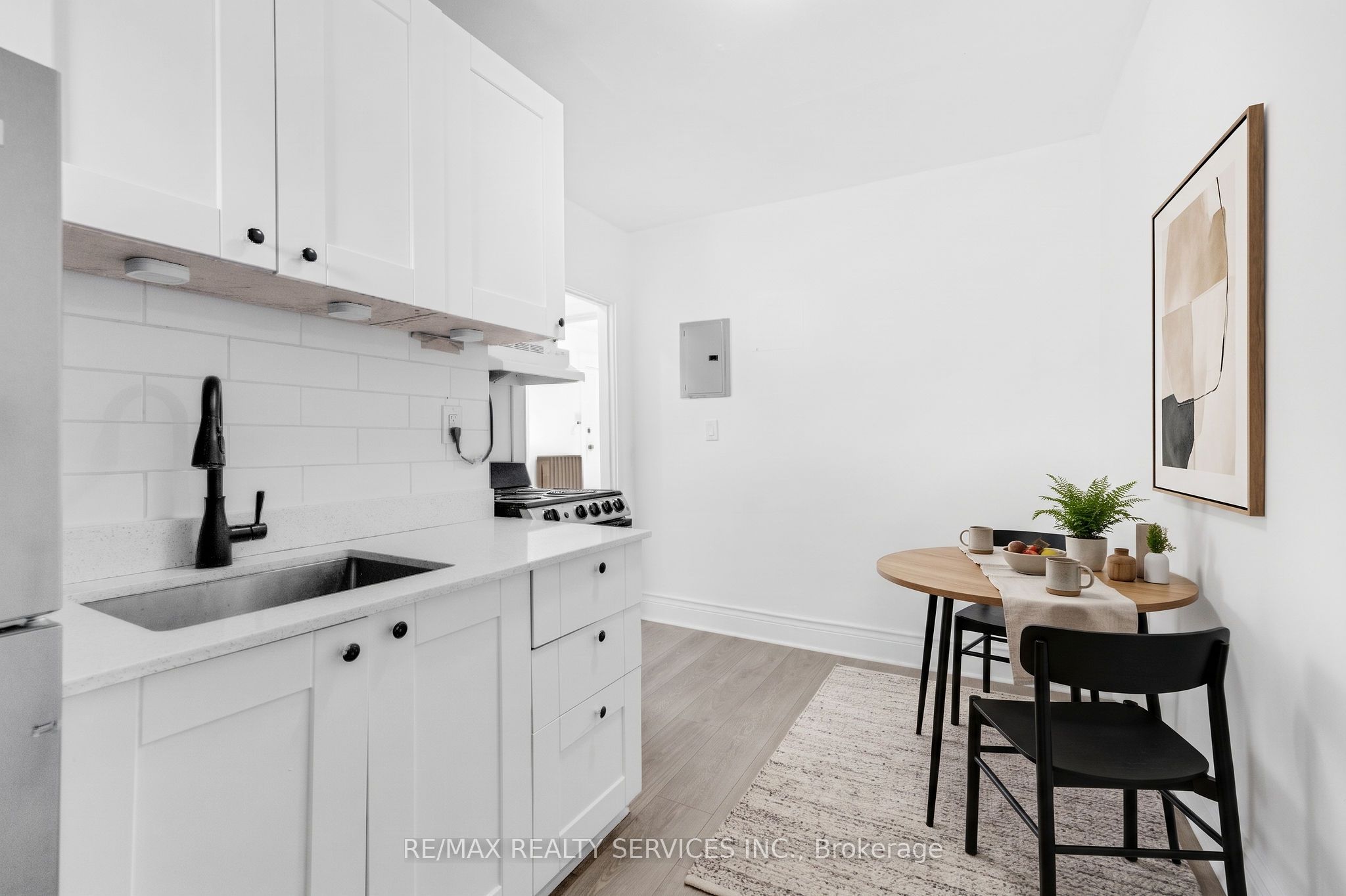 5 Fairholt Road N 7 Property Photo 6