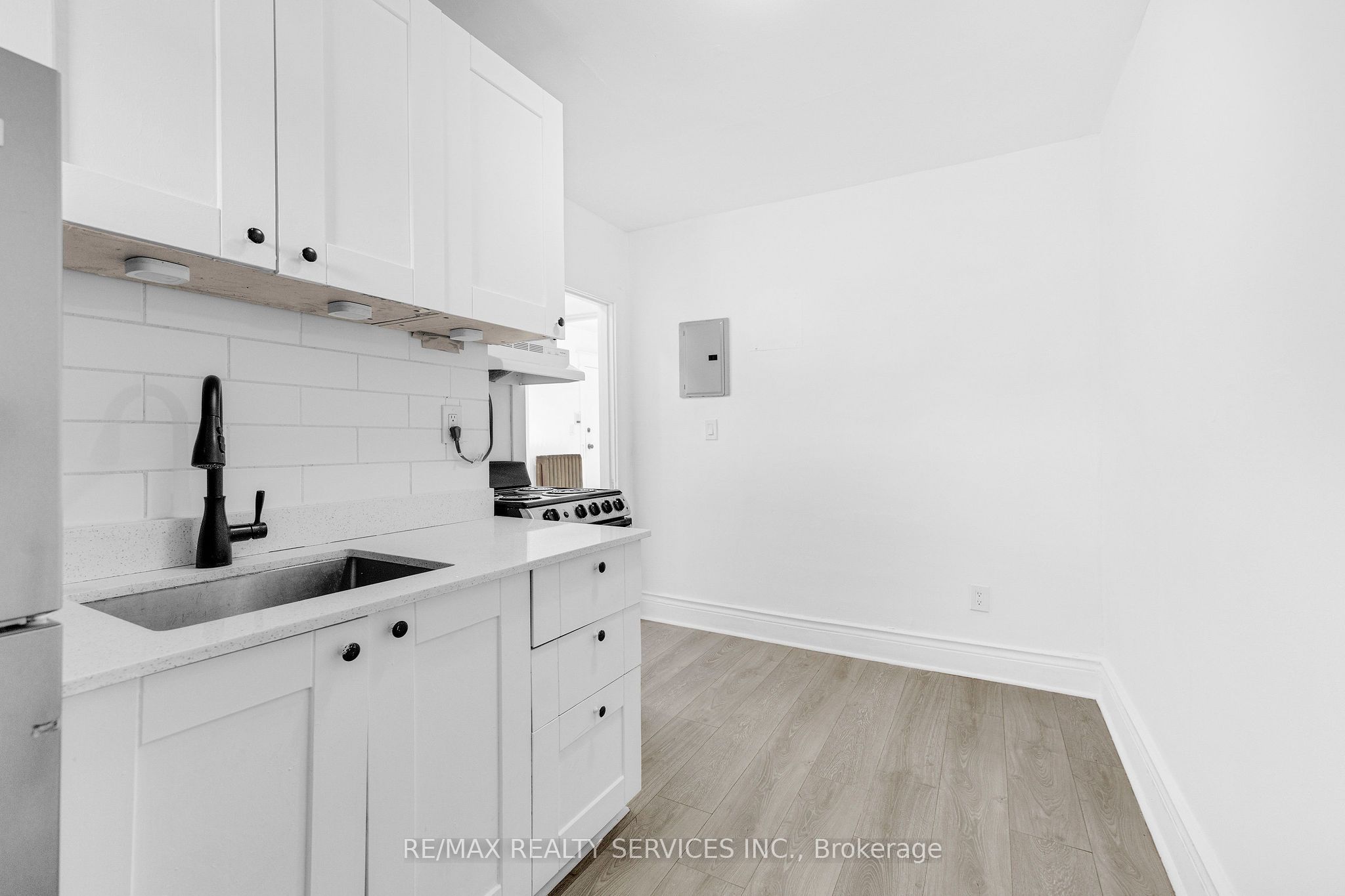 5 Fairholt Road N 7 Property Photo 7