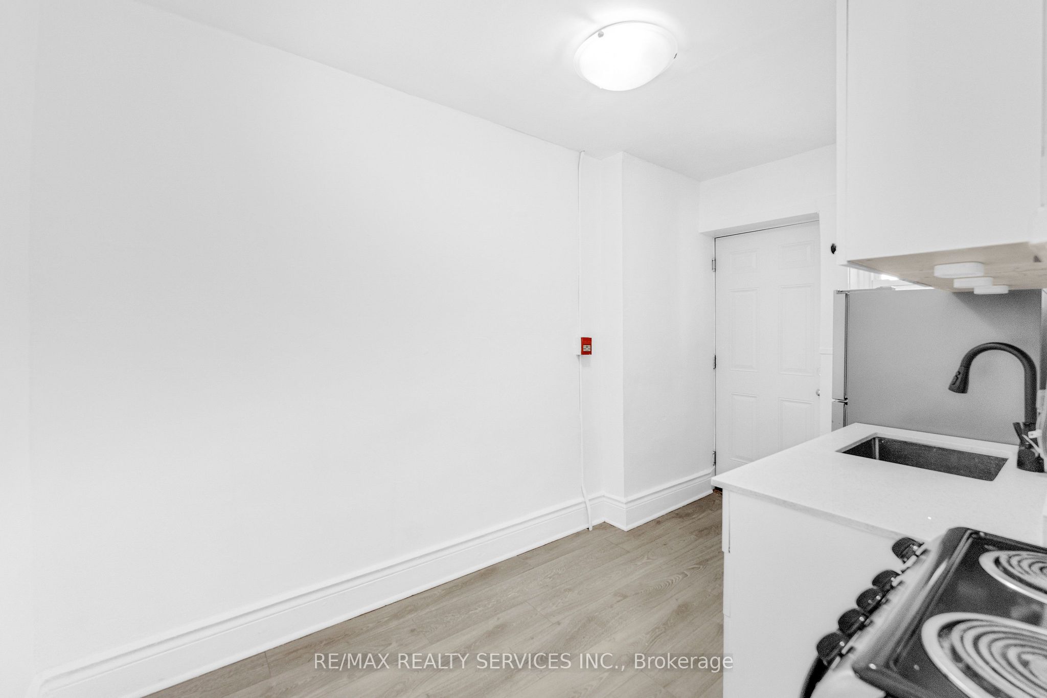 5 Fairholt Road N 7 Property Photo 8