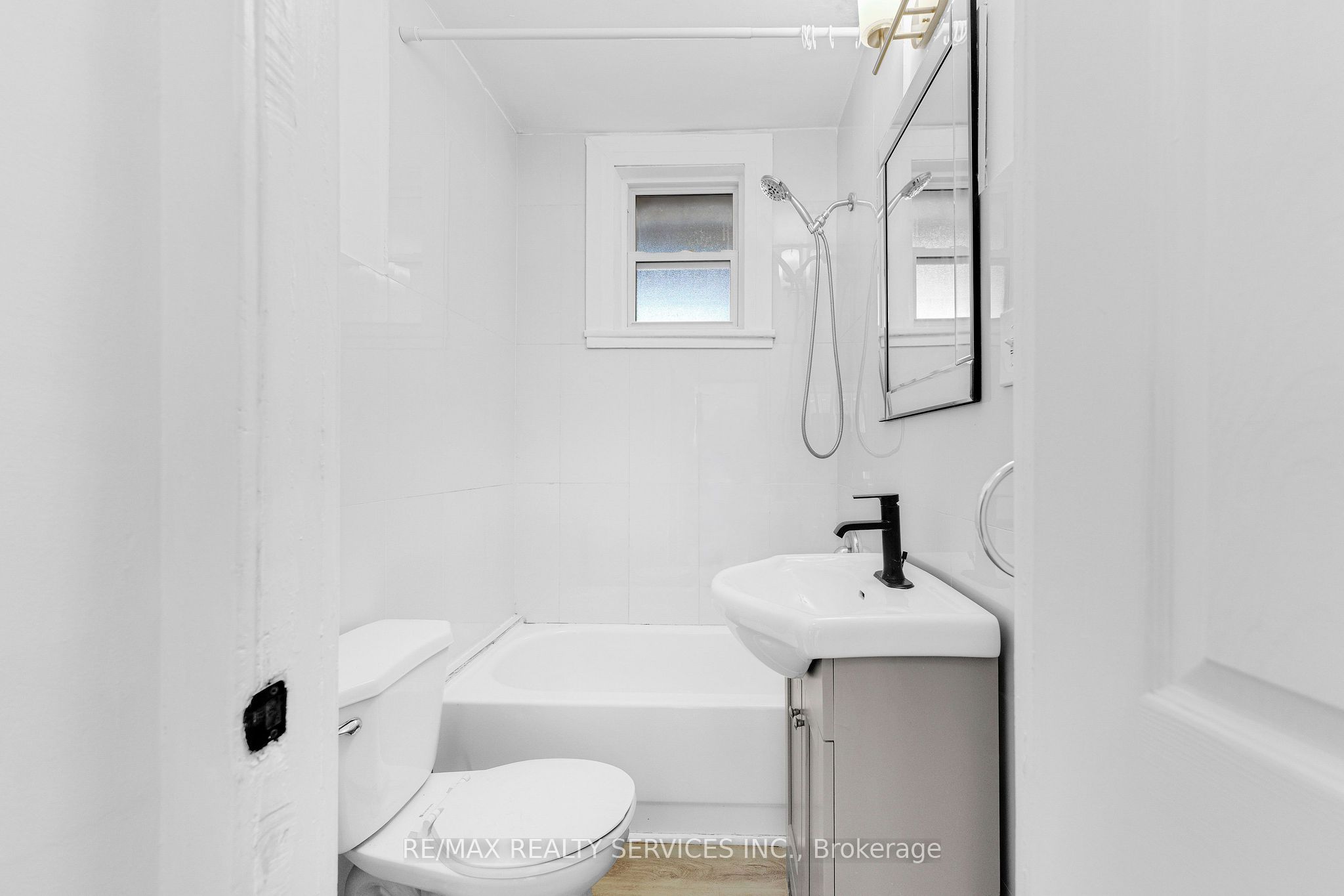 5 Fairholt Road N 7 Property Photo 12