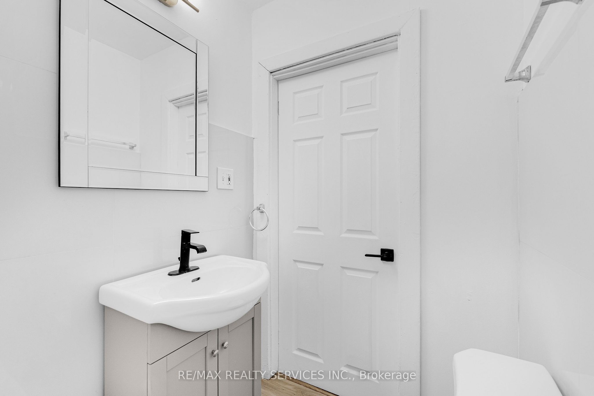5 Fairholt Road N 7 Property Photo 13